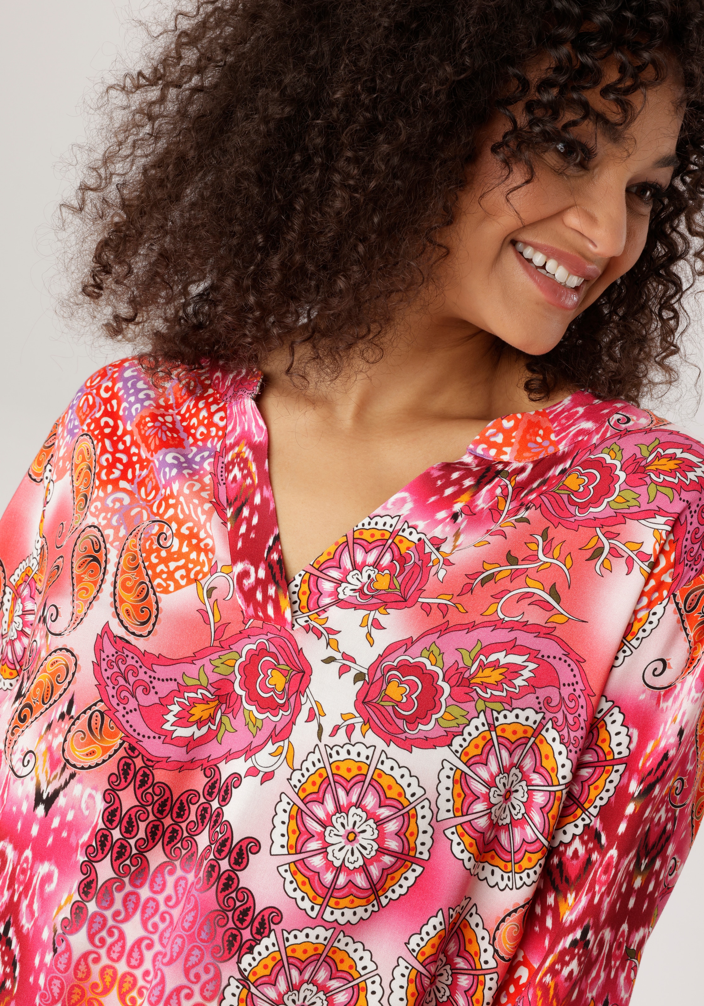 Aniston PLUS Blouse à enfiler mit extravaganten farbenfrohes Blumen-Paileydessin - NEUE KOLLEKTION