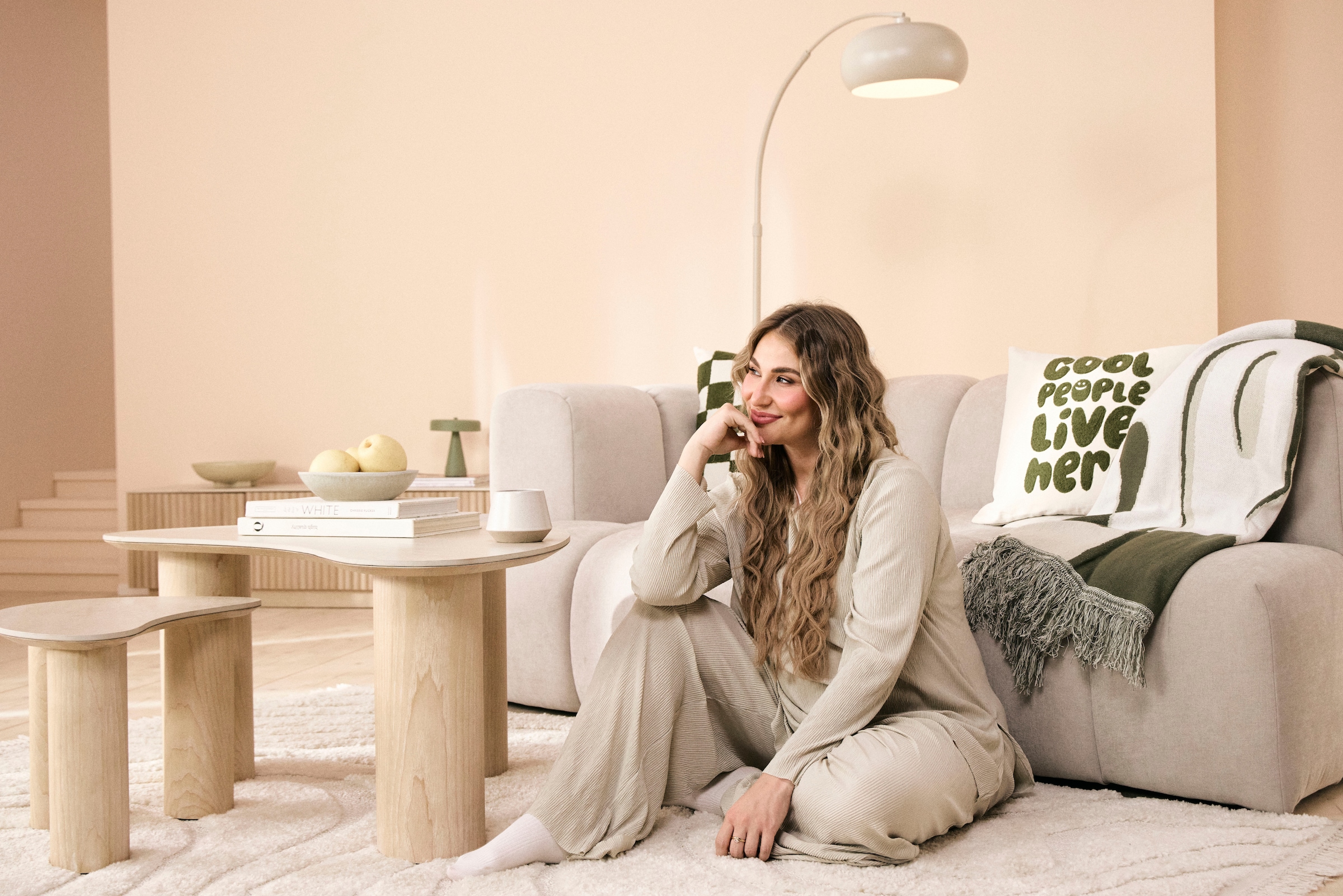 homsy by Ana Johnson Meuble TV »Solva« Holzoptik aus Esche, geriffelte Front, Keramikplatte, Breite 138 cm