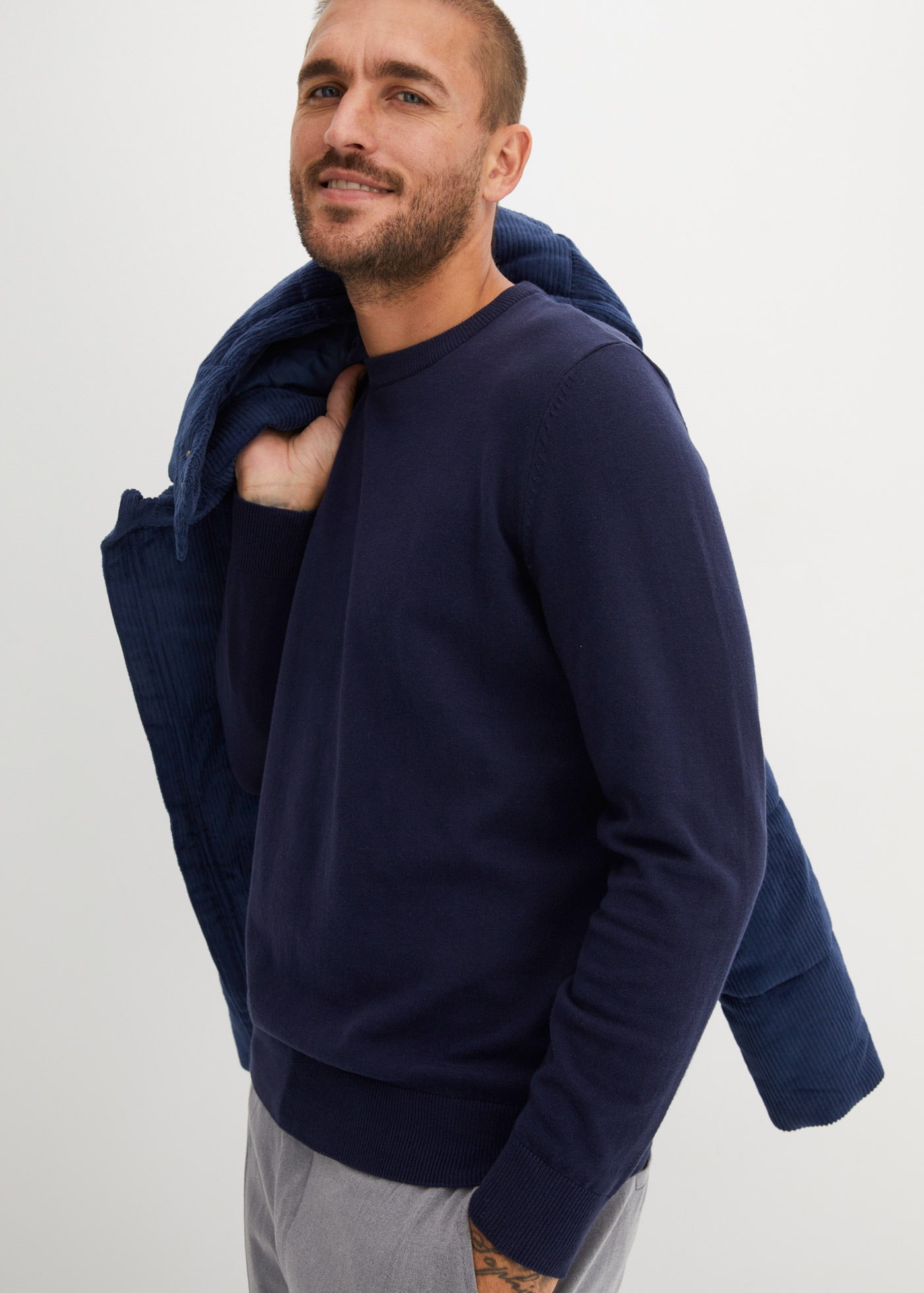 bonprix Pull en tricot aus Baumwolle und Polyamid, mit Rundhalsausschnitt, Regular Fit