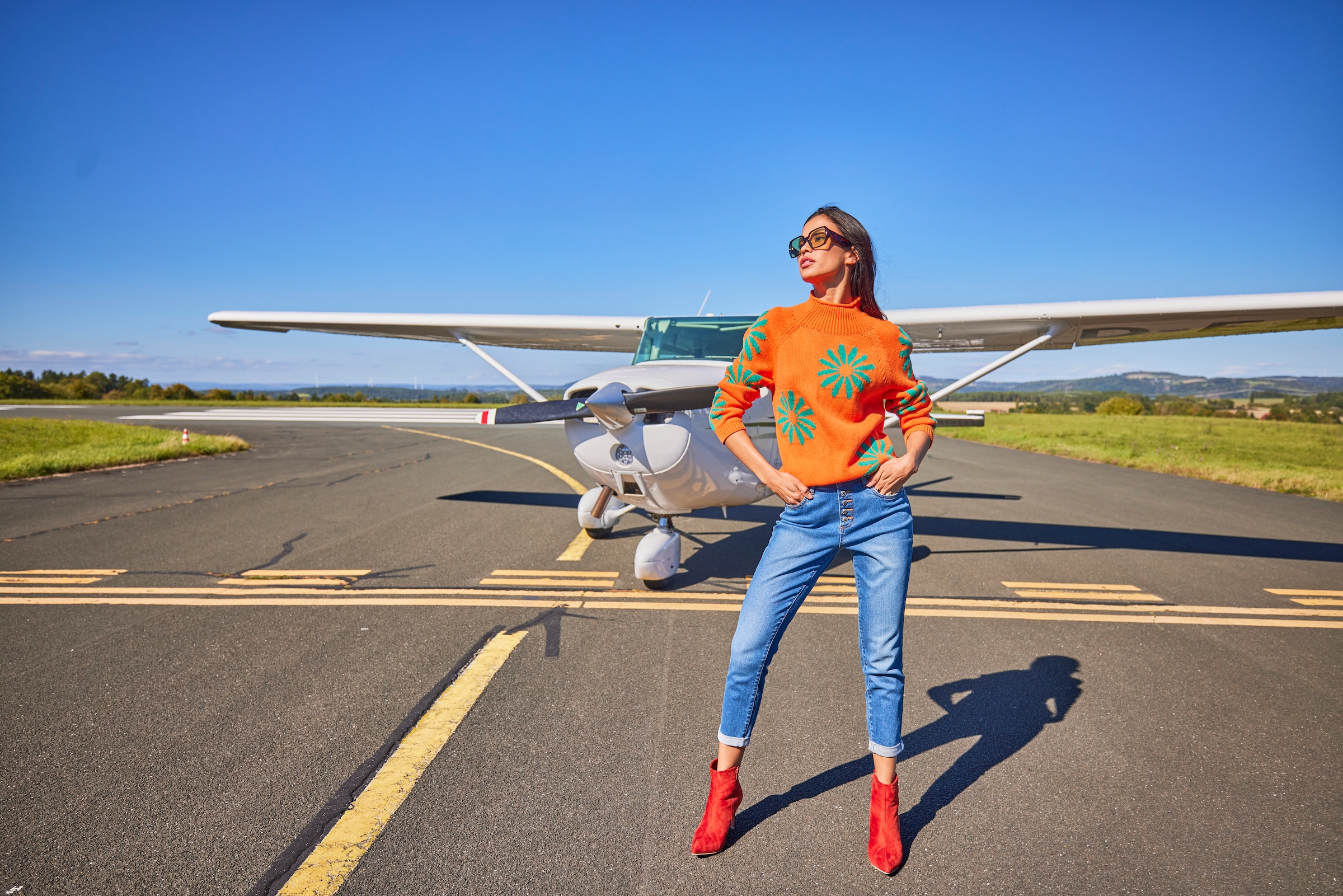 Aniston SELECTED Jeans droit sichtbare Knopfleiste und Used-Waschung - NEUE KOLLEKTION