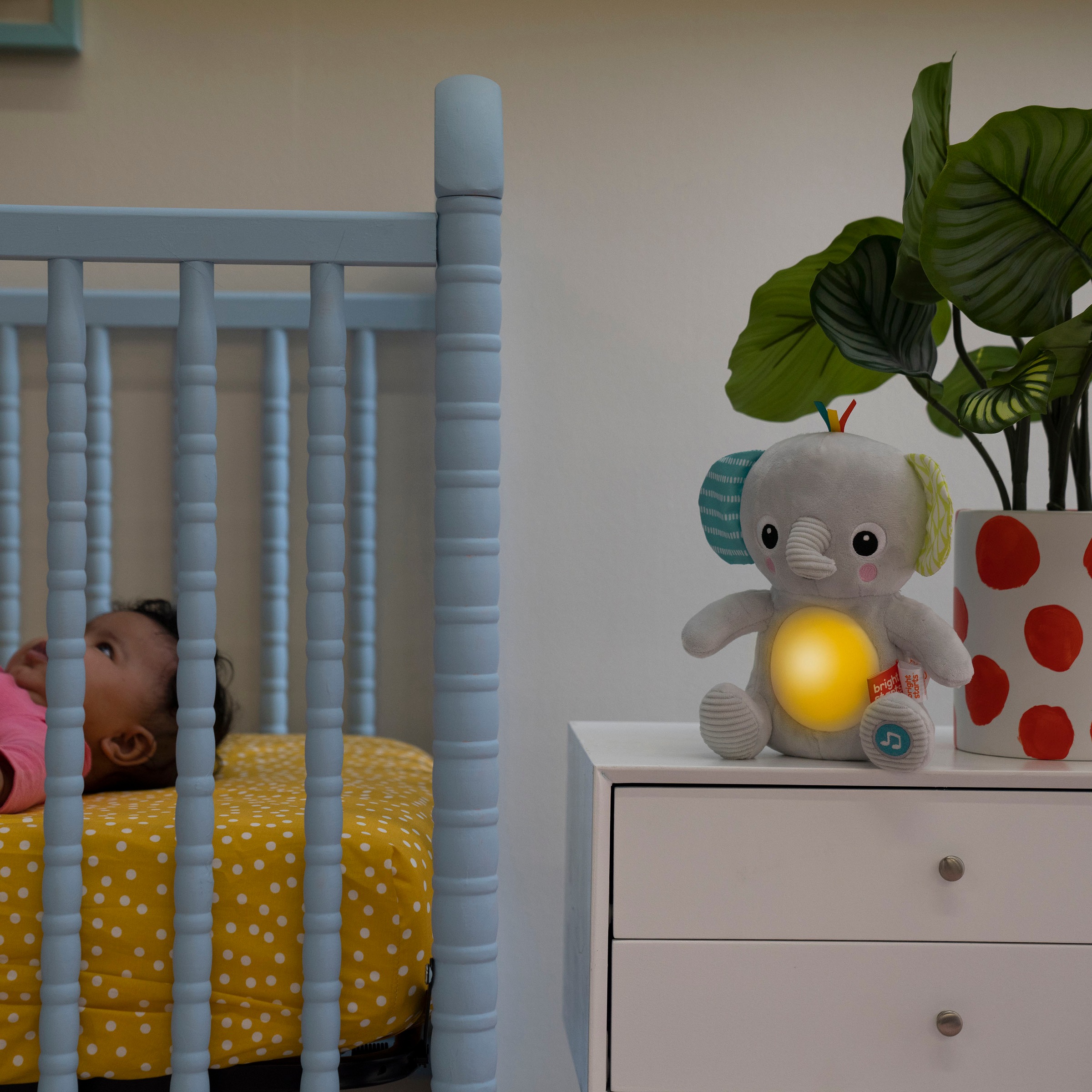 Bright Starts Plüschfigur »Hug-a-bye Baby™ Musical Light Up Soft Toy​« mit Licht und Soundeffekten