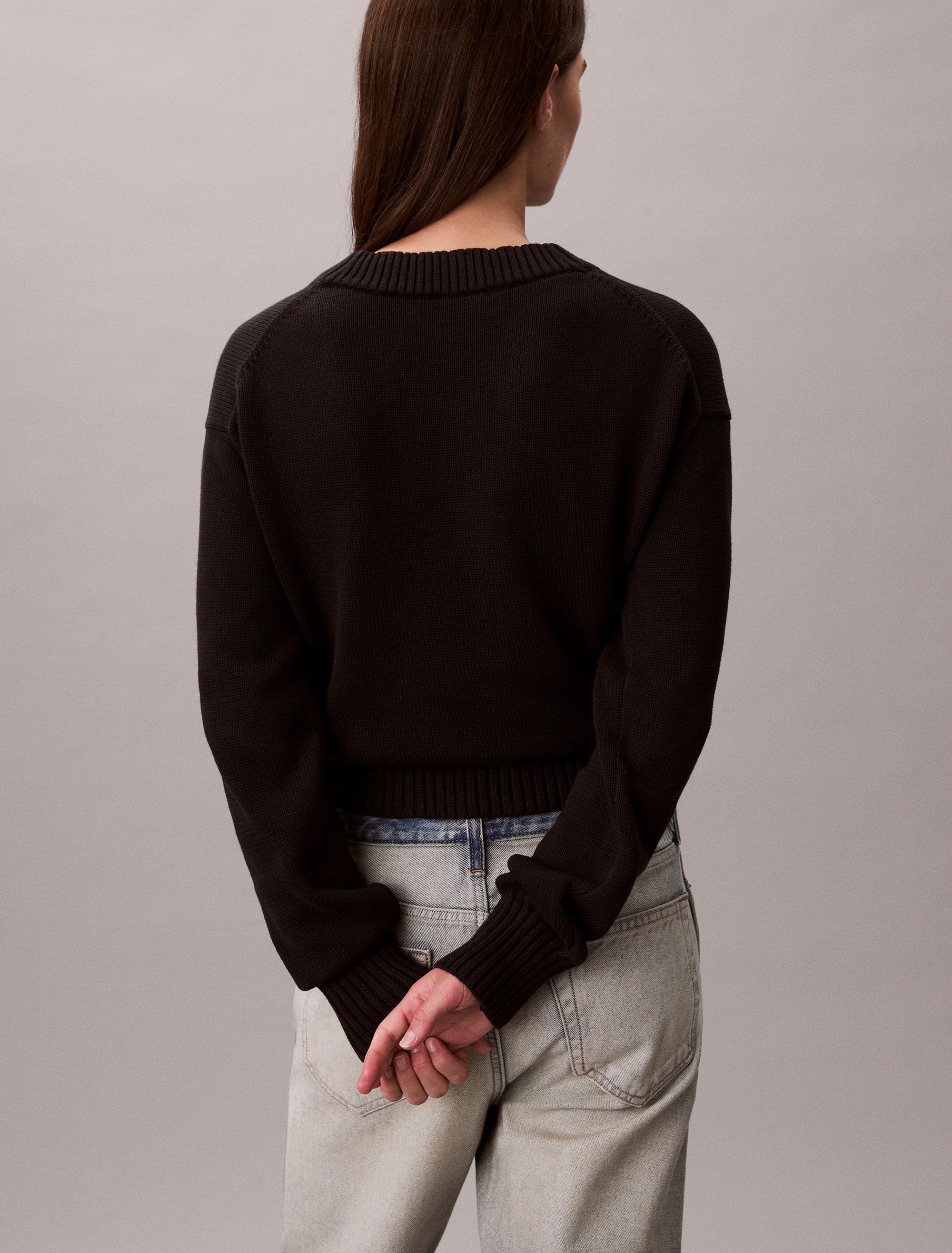 Calvin Klein Jeans V-Ausschnitt-Pullover Feinstrick, taillenlang