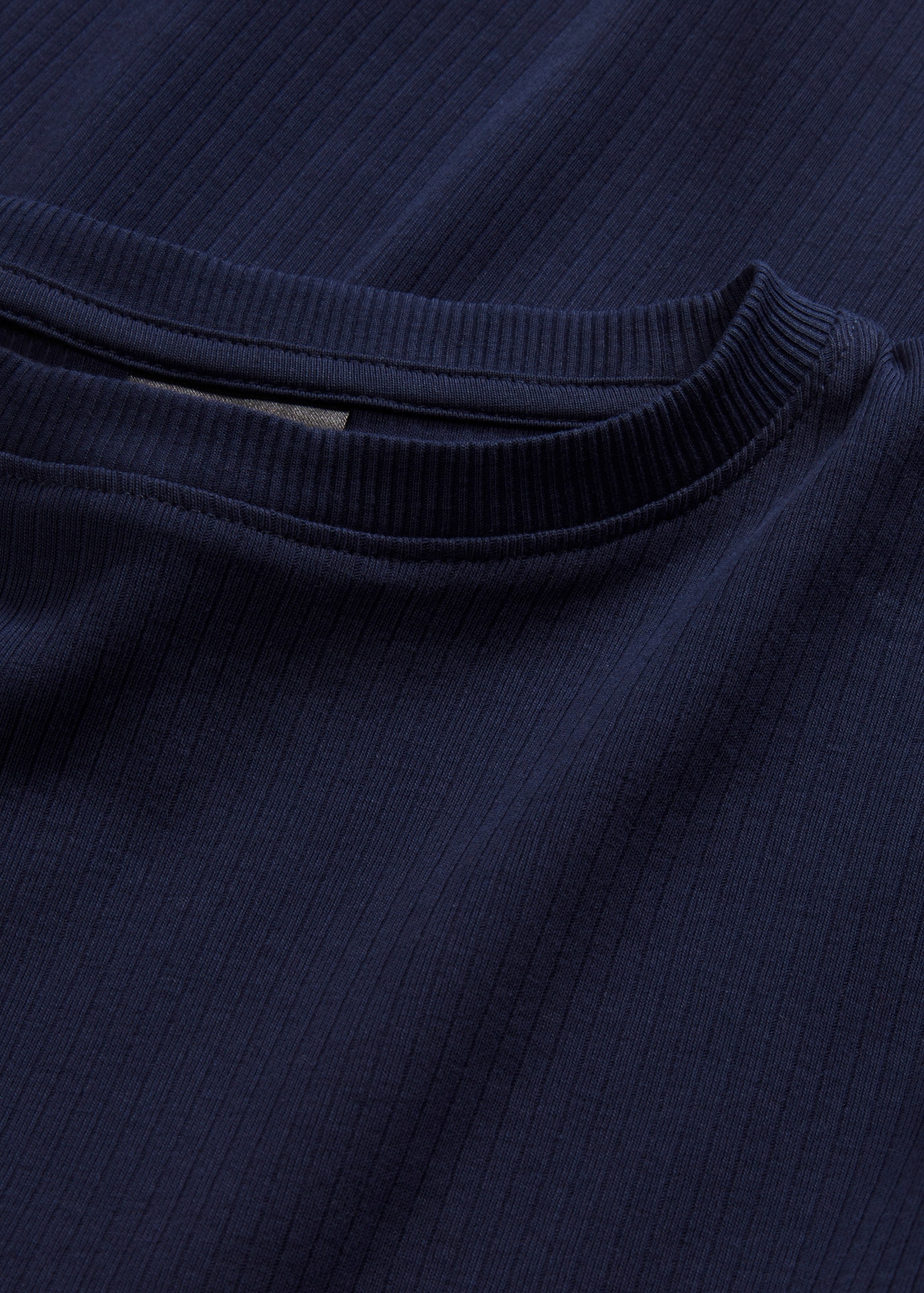 bonprix T-shirt à manches longues »Geripptes Langarmshirt aus reiner Baumwolle« coupe slim fit, sans col, en coton pur, uni