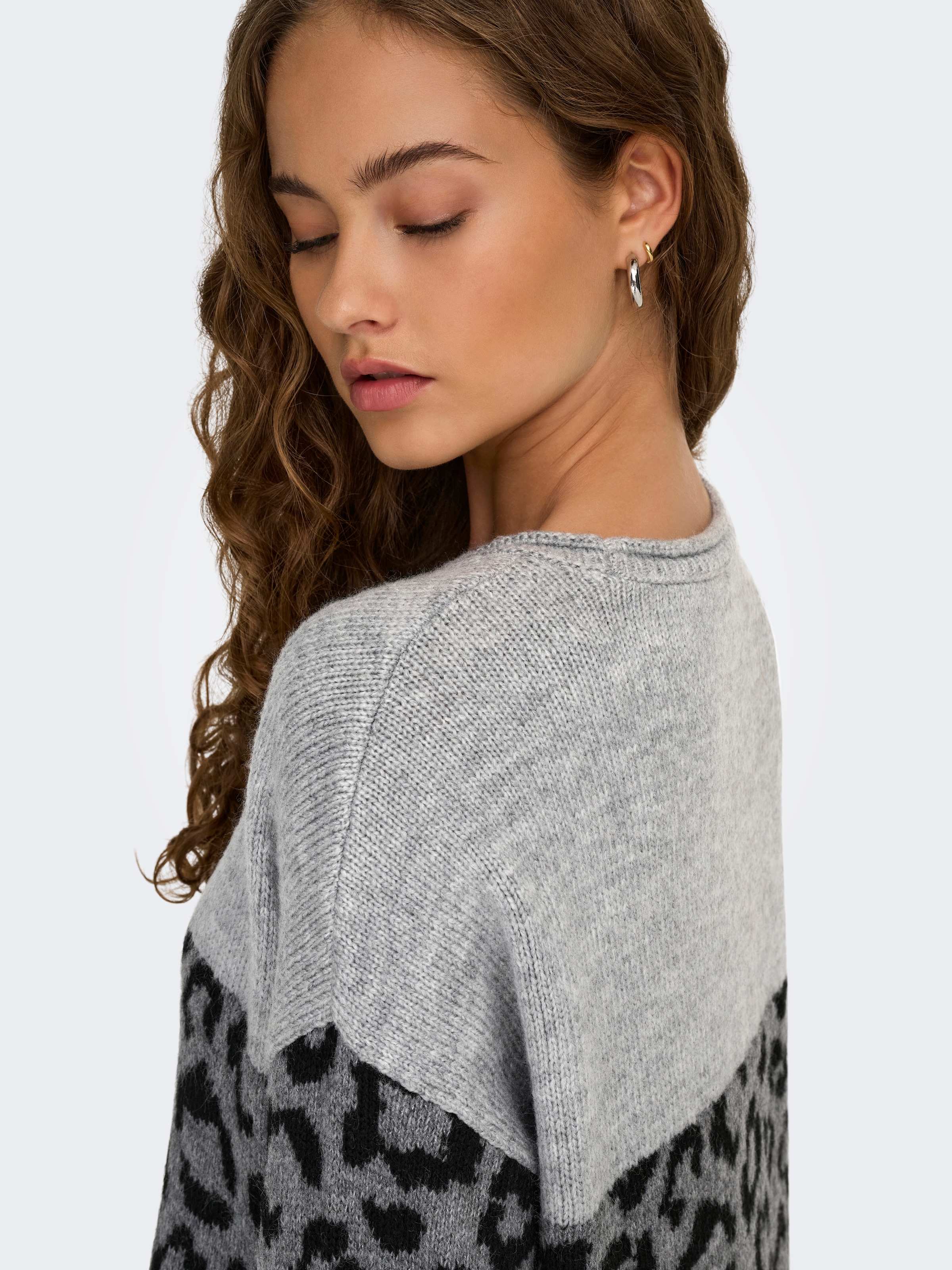 ONLY Robe en tricot »ONLJADE PATTERN LS O-NECK DRESS RP KNT« fibre synthétique, coupe régulière