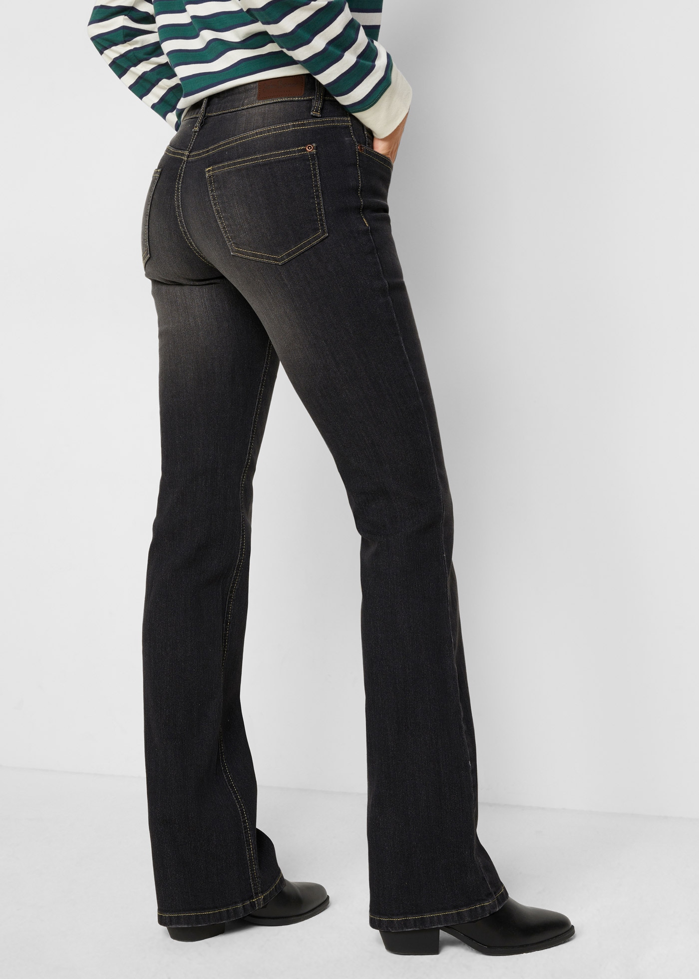 bonprix Jeans bootcut »Bootcut Jeans Mid Waist, Komfort-Stretch« im Five-Pocket Style und dezentem Used-Look