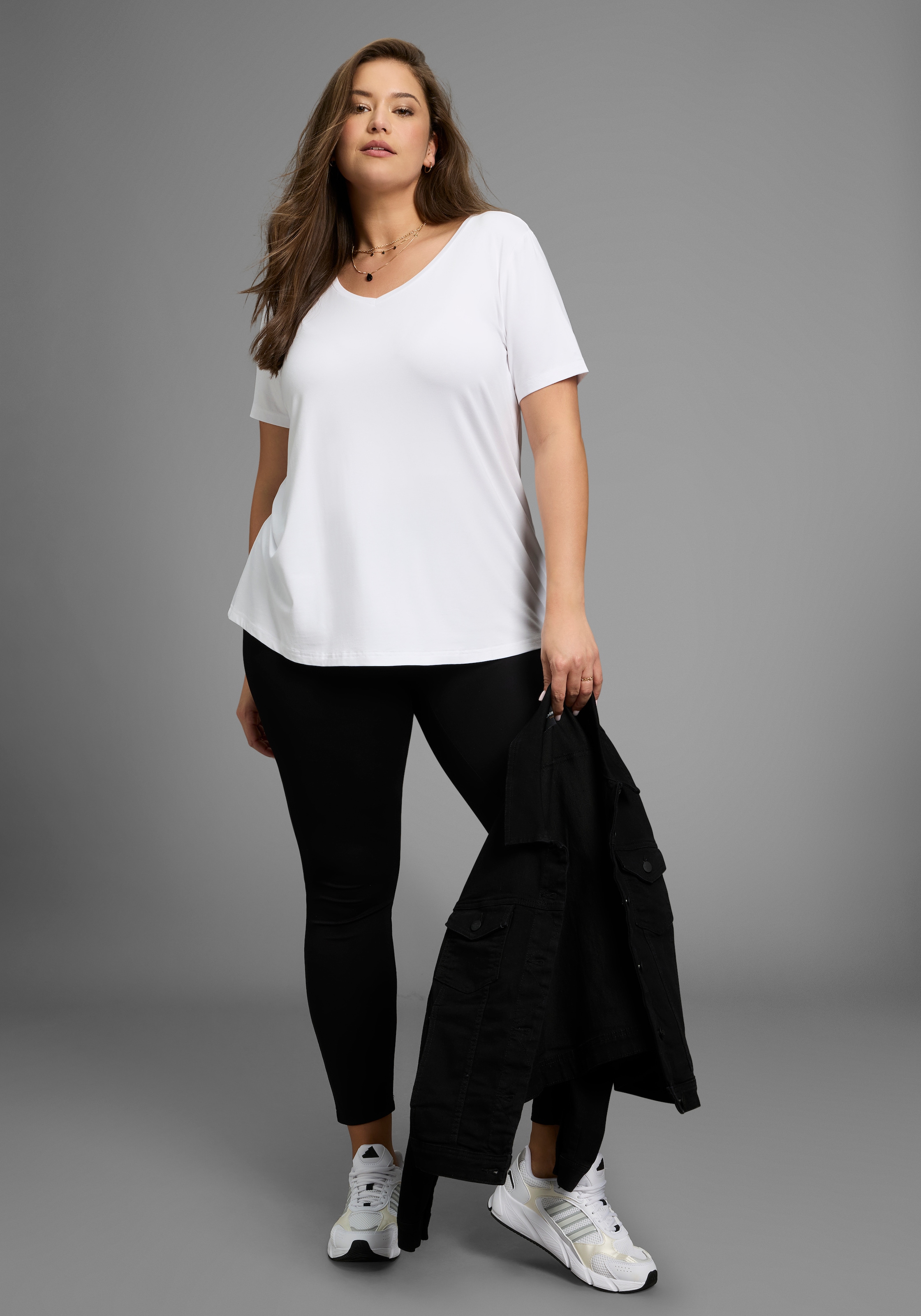 Laura Scott CURVE T-shirt mit V-Ausschnitt aus fliessender Viskose - GROSSE GRÖSSE