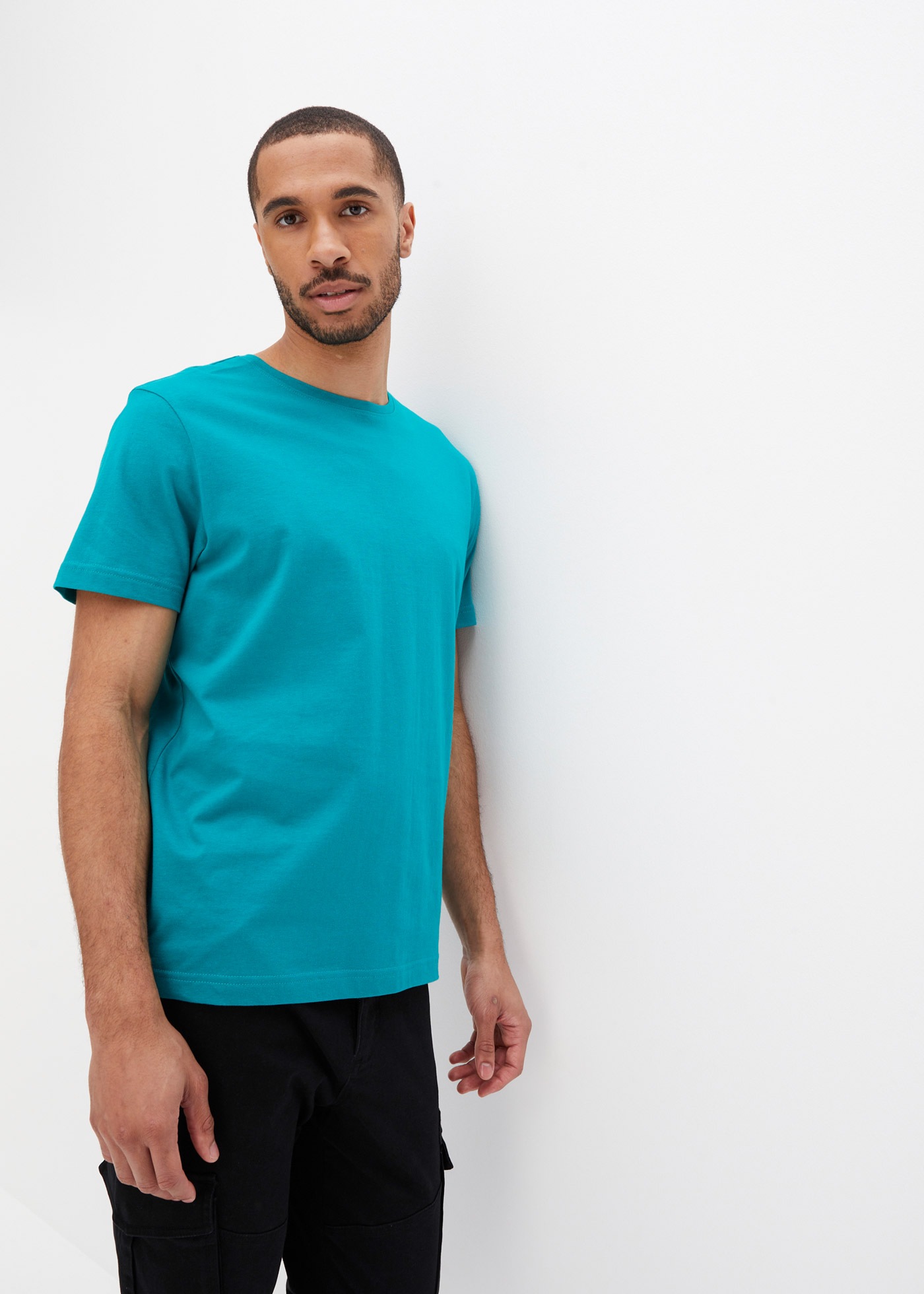 bonprix T-shirt »T-Shirt (5er Pack)« Paquet, lot de 5, 5 cuis Coupe régulière, manches courtes, pour les journées chaudes, en coton et viscose