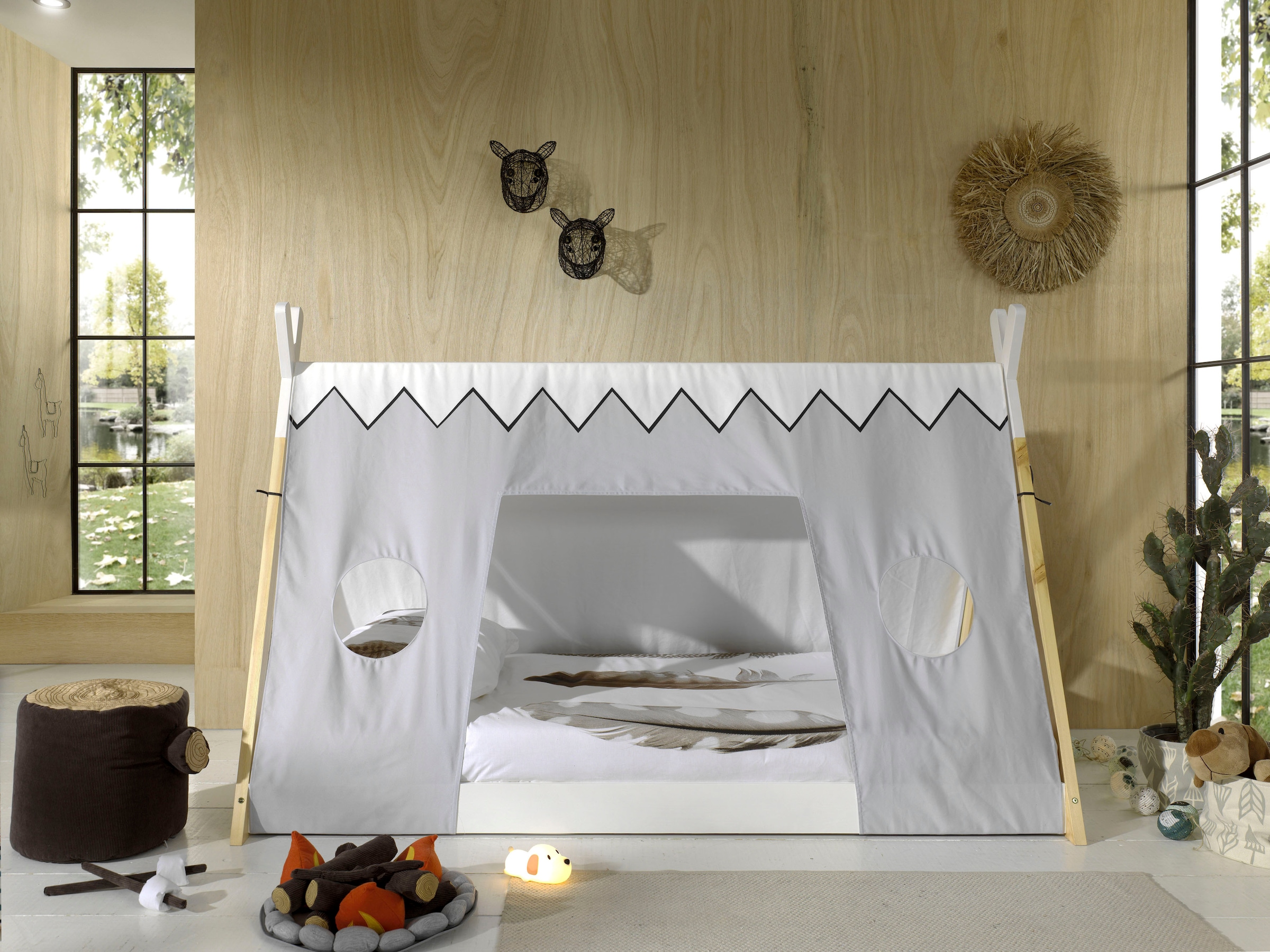 Vipack Lit d'enfant »TIPI, Kiefer massiv, 2-farbig lackiert, mit Rolllattenrost« L/H/P env. 206x134,5x105,5 cm, avec toit textile en tente,  entrée de lit basse, construction stable
