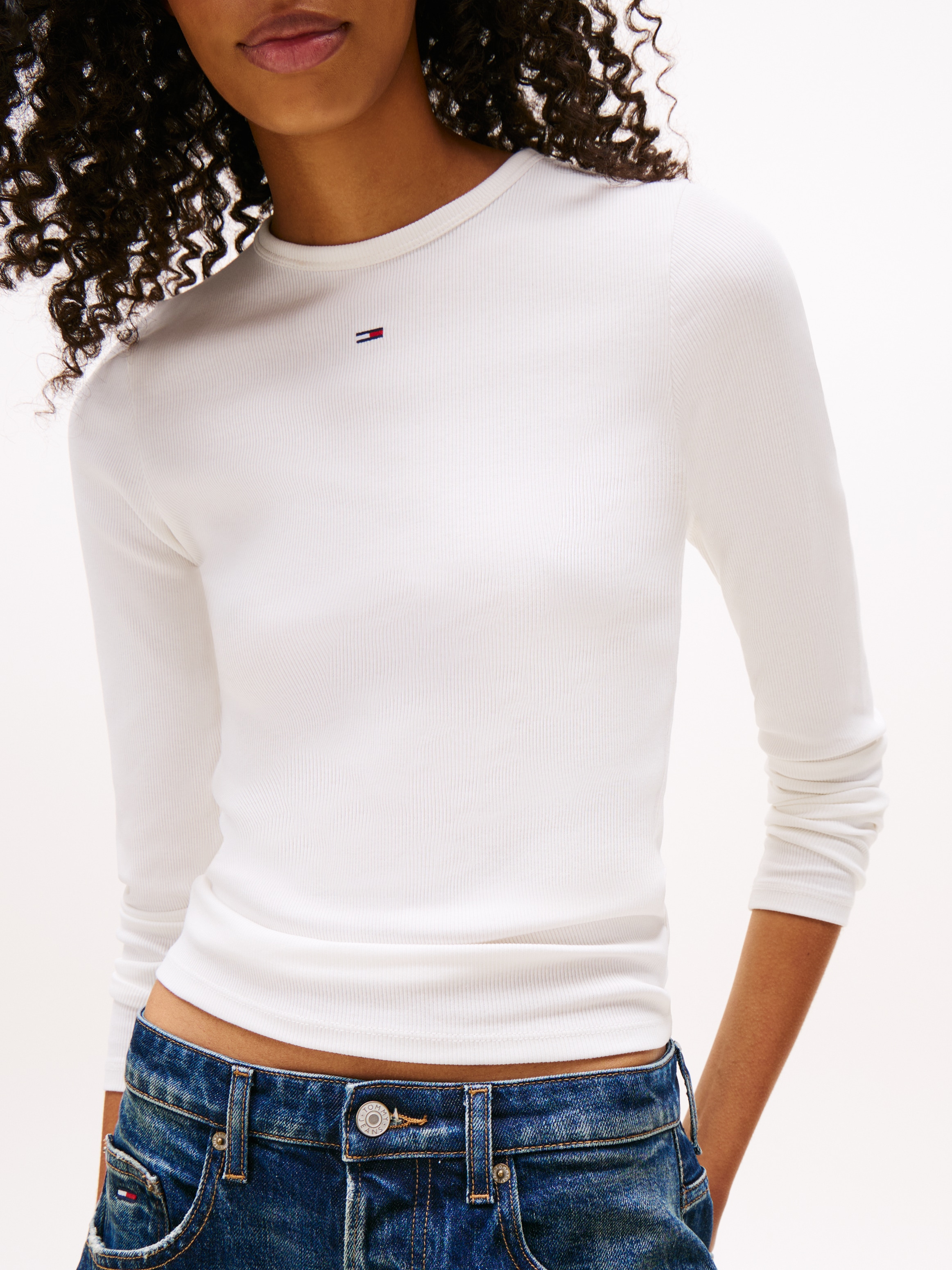 Tommy Jeans Langarmshirt »TJW SLIM ESSENTIAL RIB LS« mit Logostickerei
