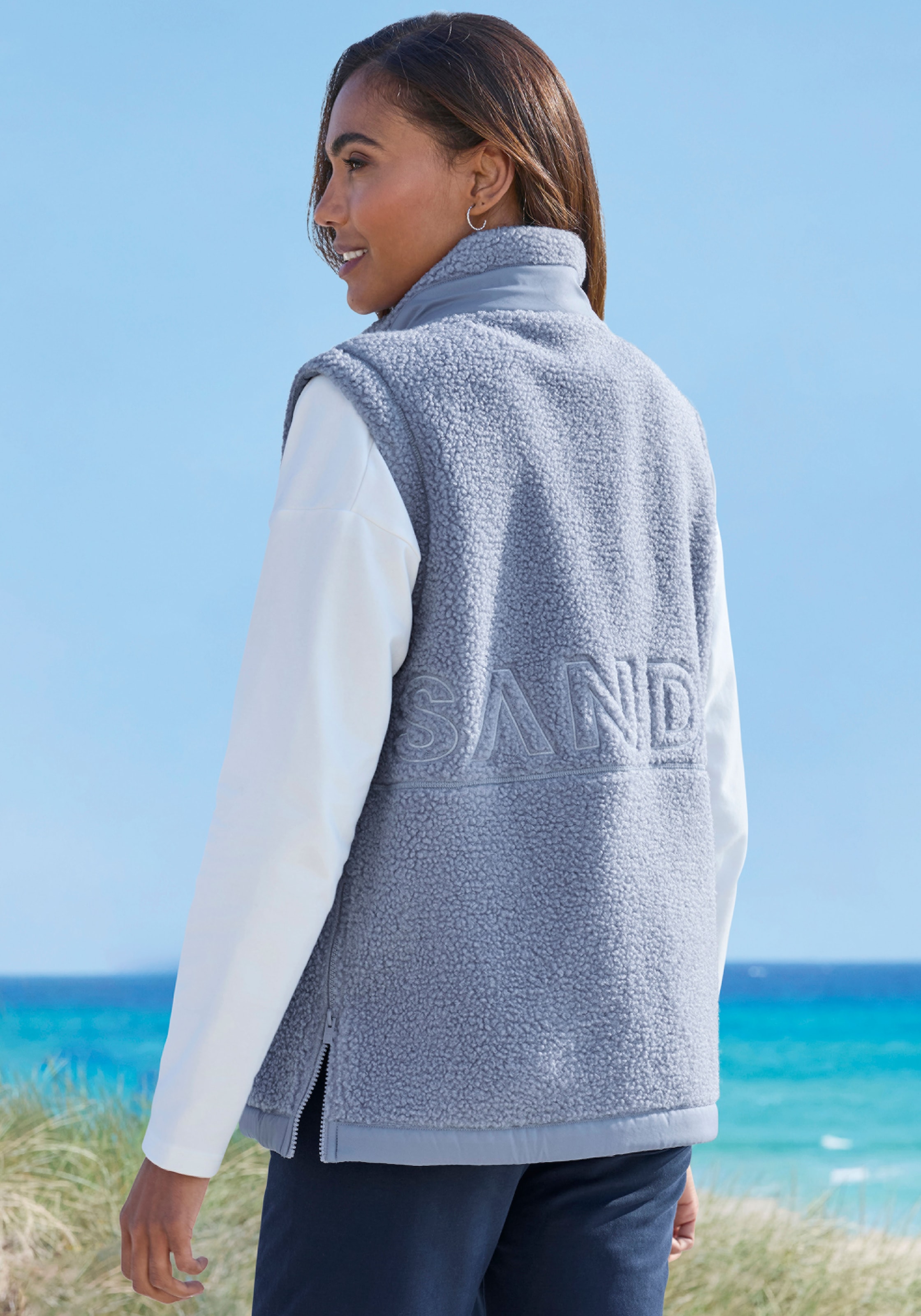 Elbsand Gilet polaire mit grosser Schriftzug-Stickerei