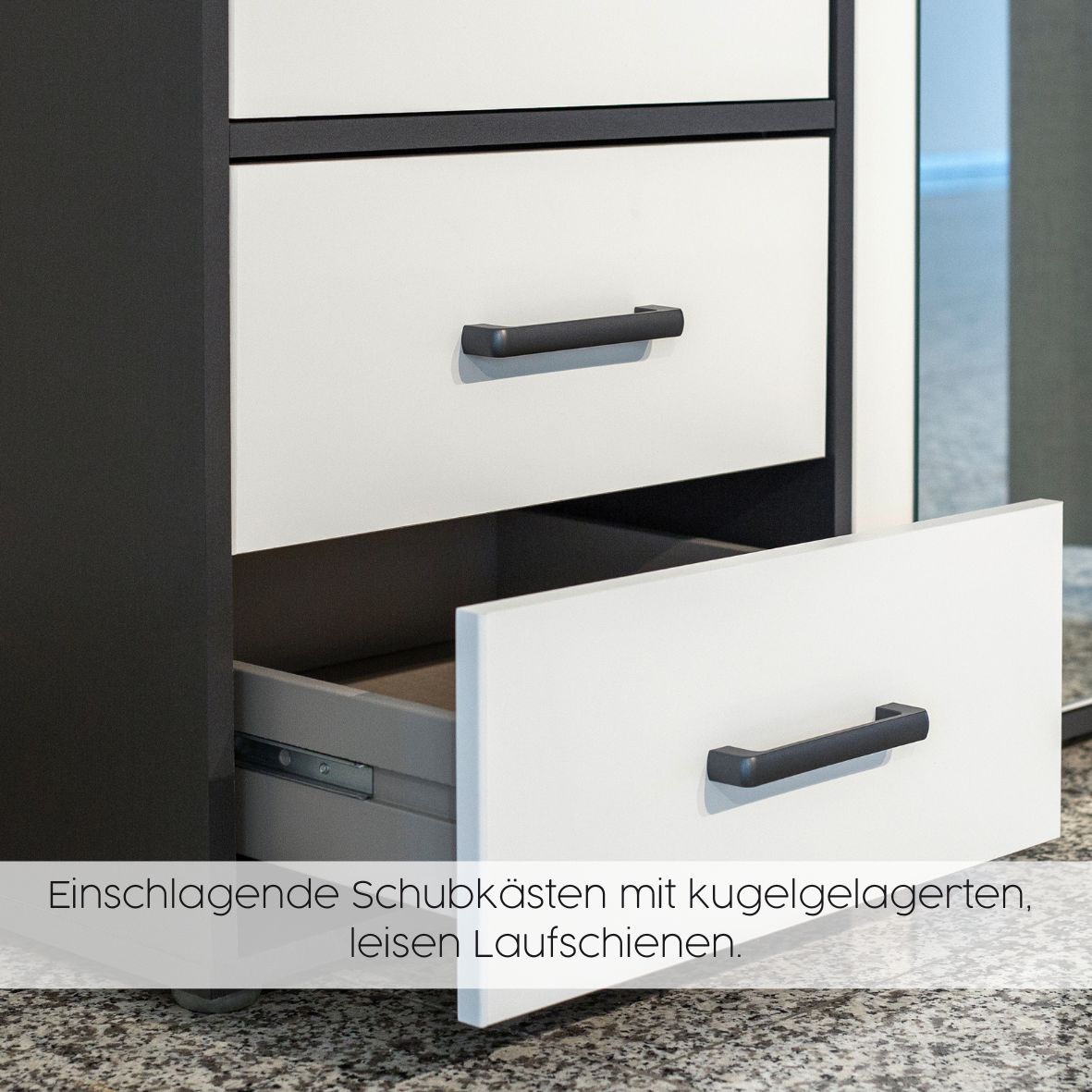 rauch 1100000002199 »Kleiderschrank Schrank Garderobe SHINJO Breiten 93/140/187 cm« in 3 verschiedenen Ausstattungen BASIC/CLASSIC/PREMIUM,  Griffe und Füsse aus Massivholz mit 2 Schubladen MADE IN GERMANY
