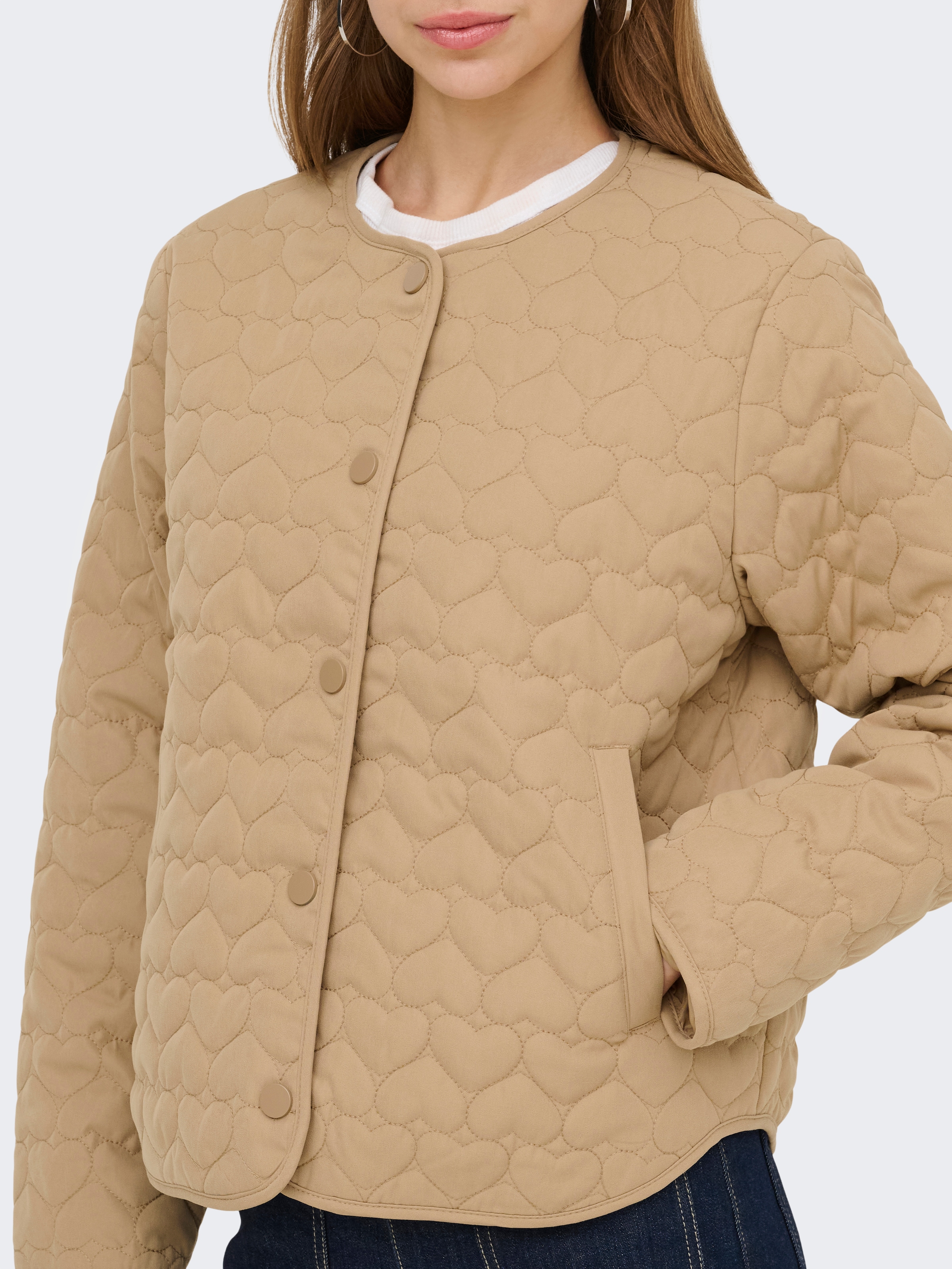 ONLY Veste matelassée »ONLHEART LIFE QUILTED JACKET NOOS OTW« avec motif matelassé en forme de petits cœurs