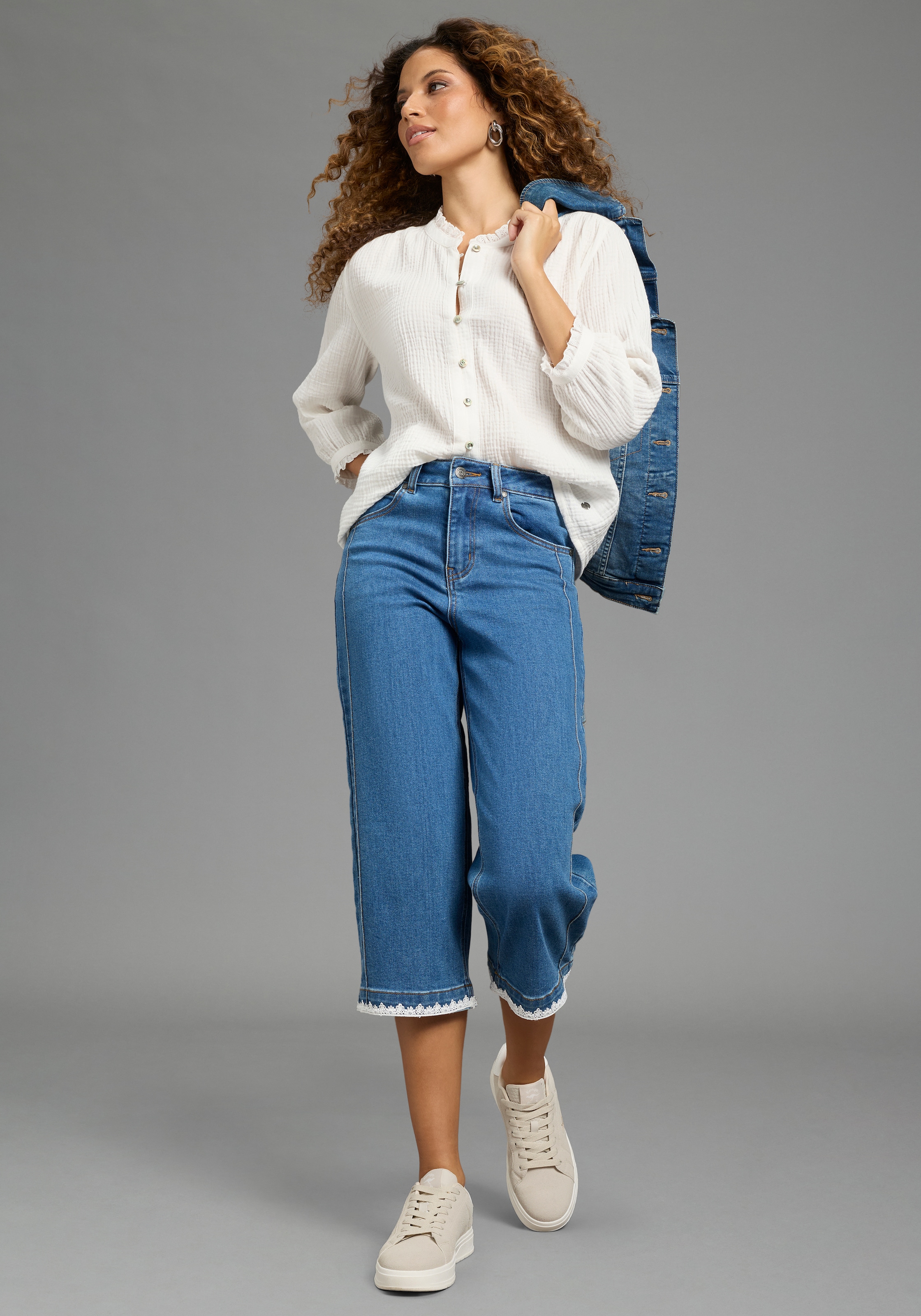 KangaROOS Jeans confort avec poches fendues, culotte, dentelle à l'ourlet