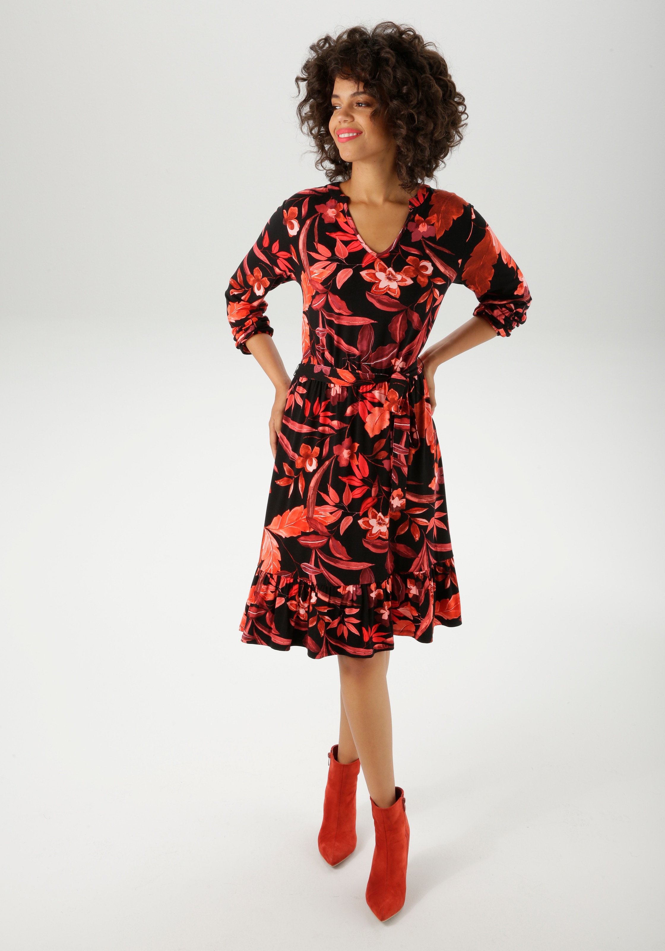 Aniston CASUAL Jerseykleid mit abnehmbarem Bindeband,  mit grossflächigen Blüten und Blättern bedruckt