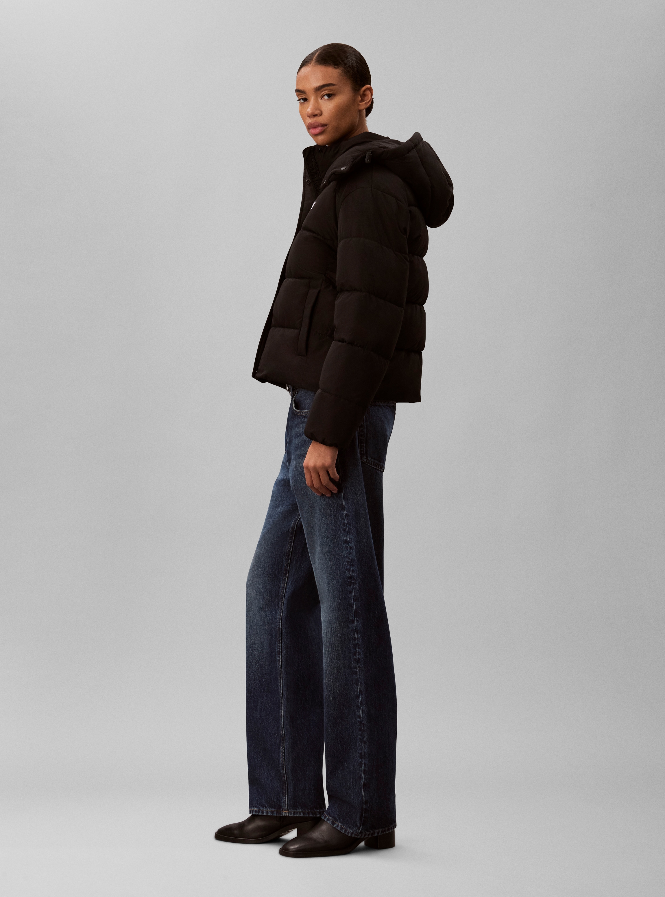 Calvin Klein Jeans Veste matelassée avec capuche capuche amovible, forme courte, fermeture éclair cachée