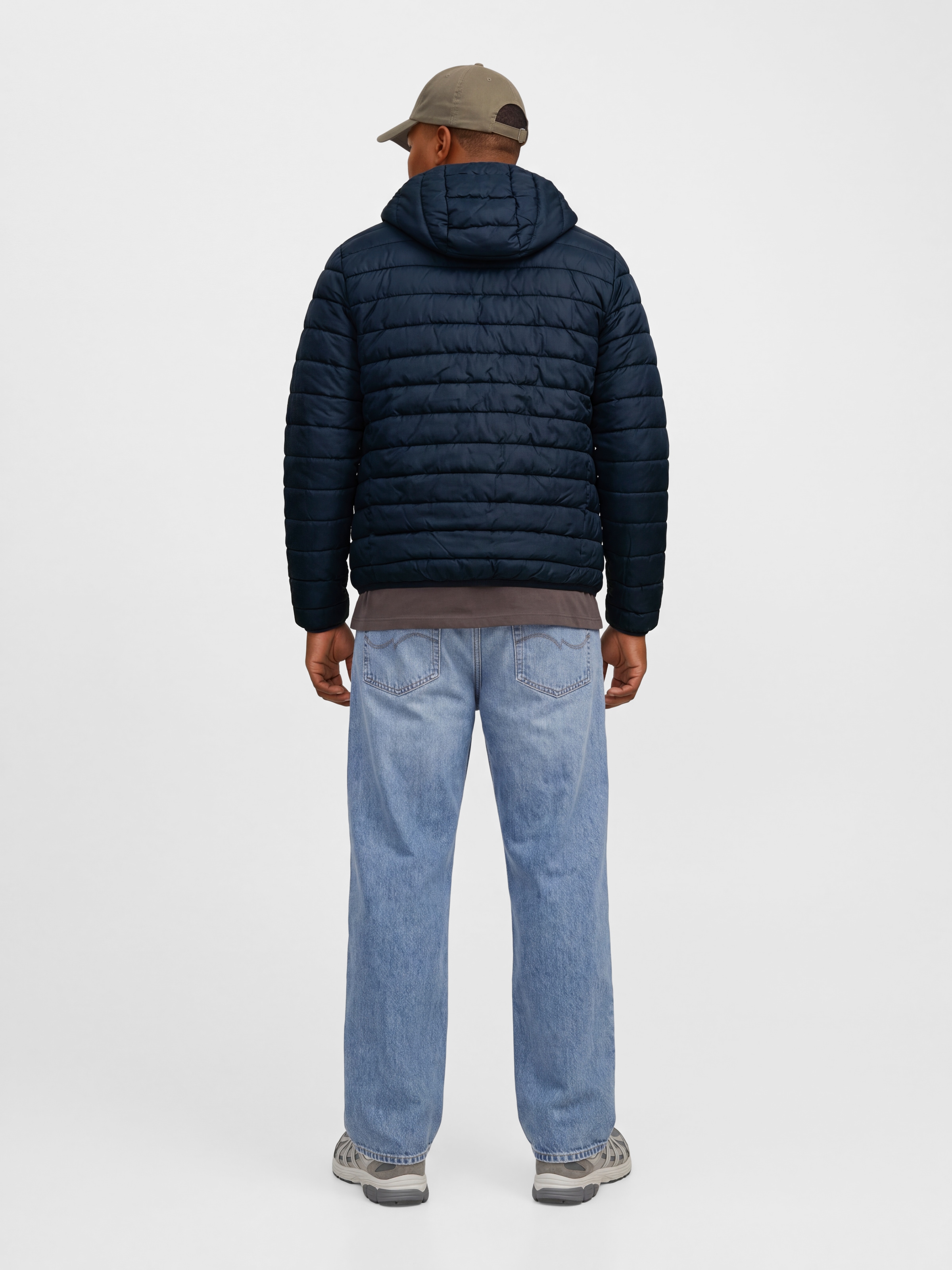 Jack & Jones PlusSize Veste matelassée »JJELVIS LIGHT PUFFER HOOD PLS« avec capuche fibre synthétique, coupe régulière