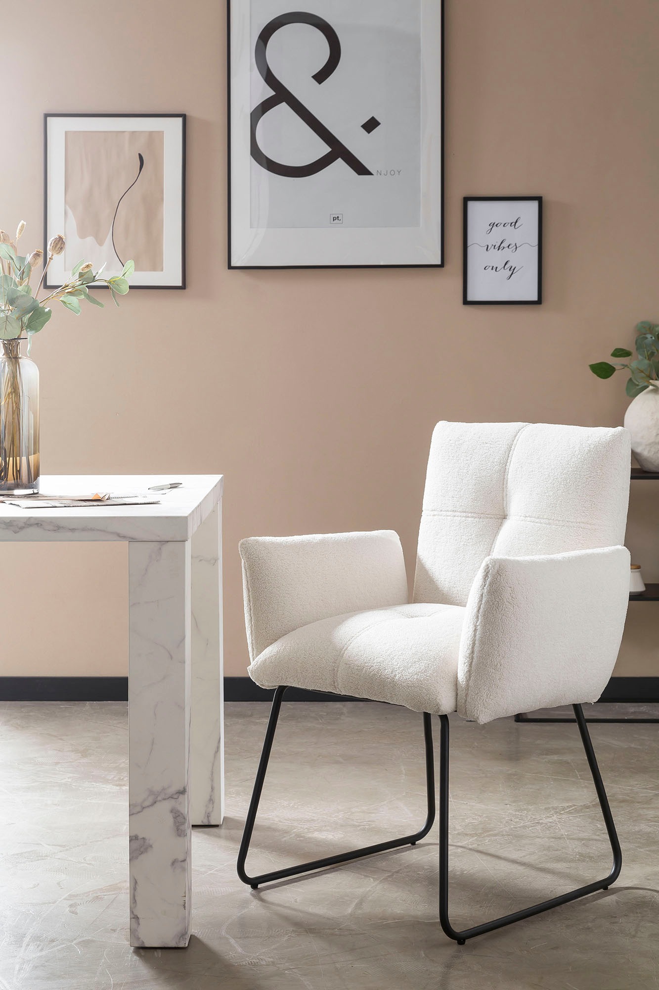 SalesFever Armlehnstuhl »Komfortabler Esszimmerstuhl mit Stil« () mit Wellenunterfederung