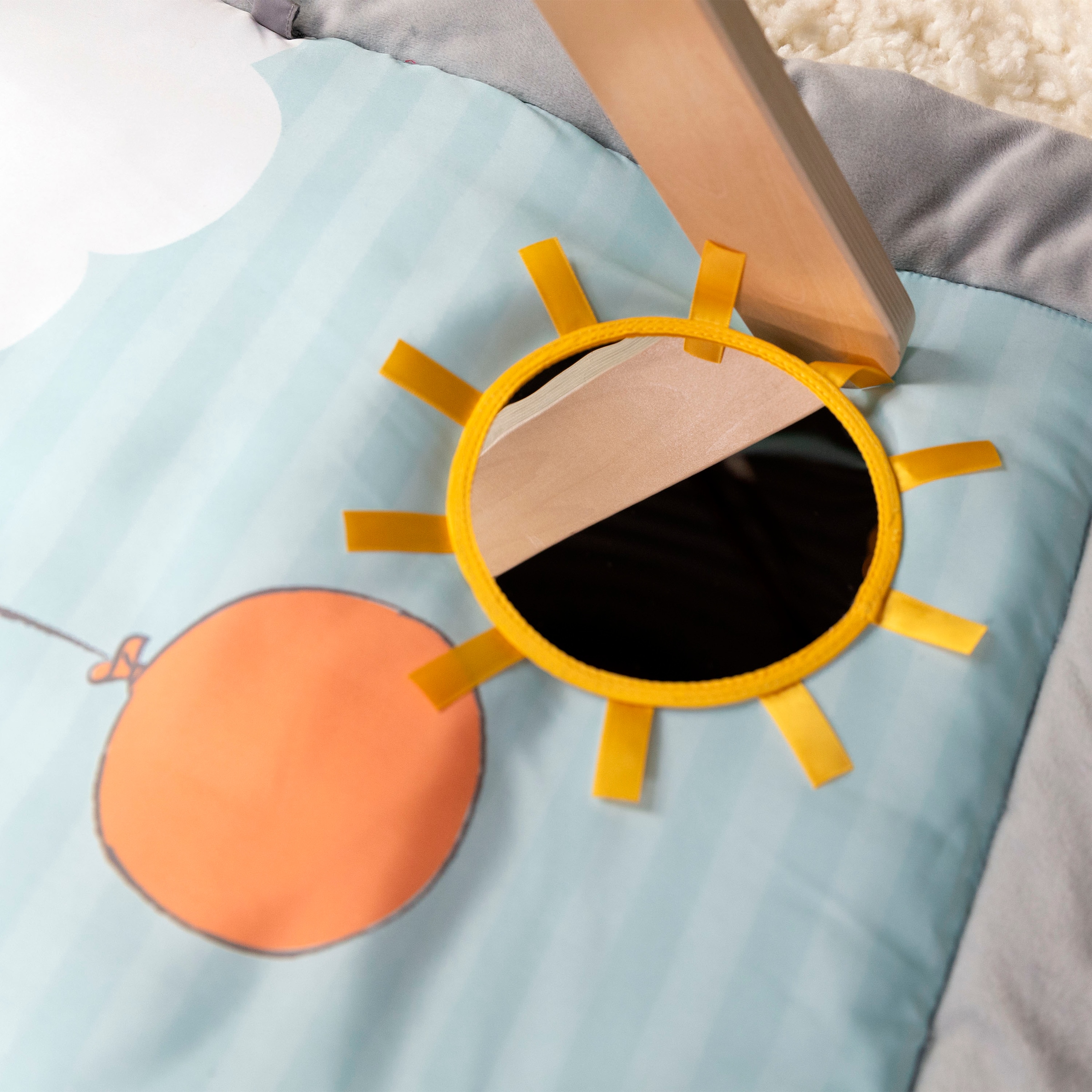 Bright Starts Spielbogen »WINNIE THE POOH Once Upon a Tummy Time ™ Activity Gym« mit Plüschmatte und Stützkissen