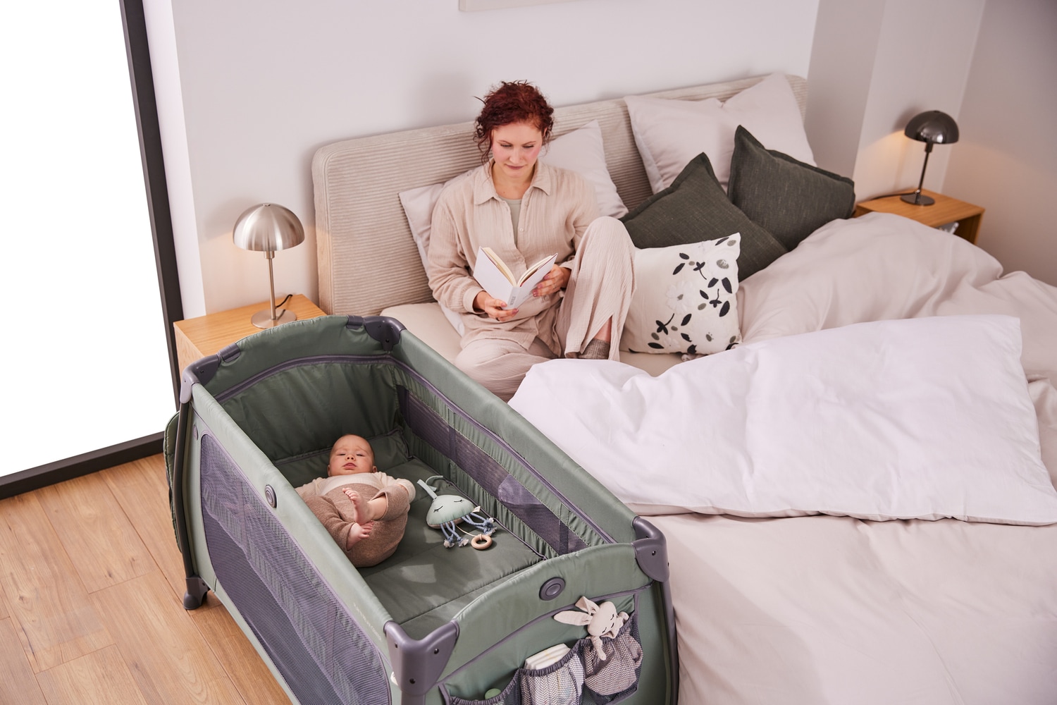 Hauck Baby-Reisebett »Play N Relax Center, dark blue« inkl. Neugeboreneneinhang, Wickelmulde, Ausstieg, Räder