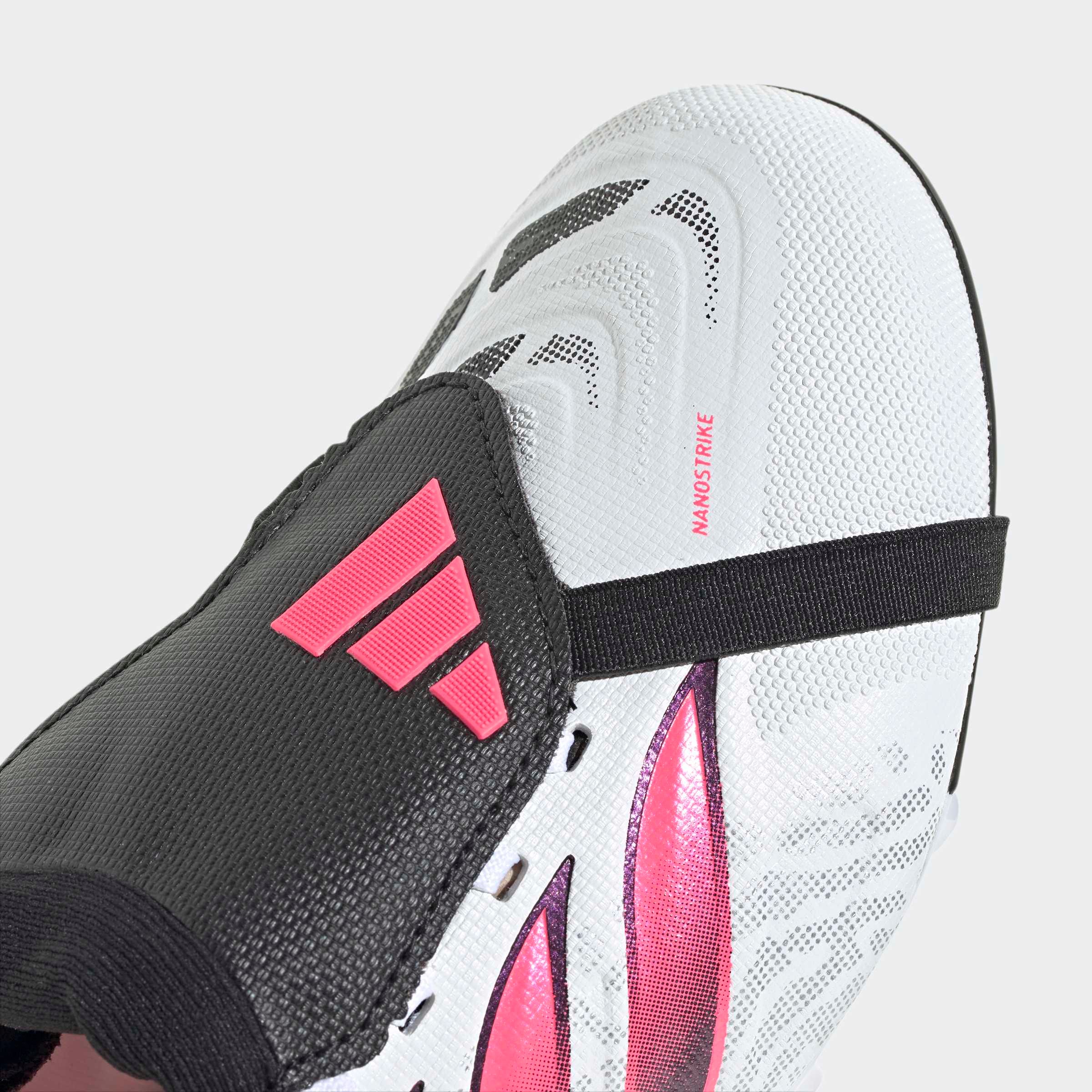 adidas Performance Chaussure de football »PREDATOR LEAGUE KIDS , FESTE BÖDEN, UMSCHLAGBARE ZUNGE«  pour gazon et surfaces dures, jeunes & enfants, porté lors de la Coupe du Monde