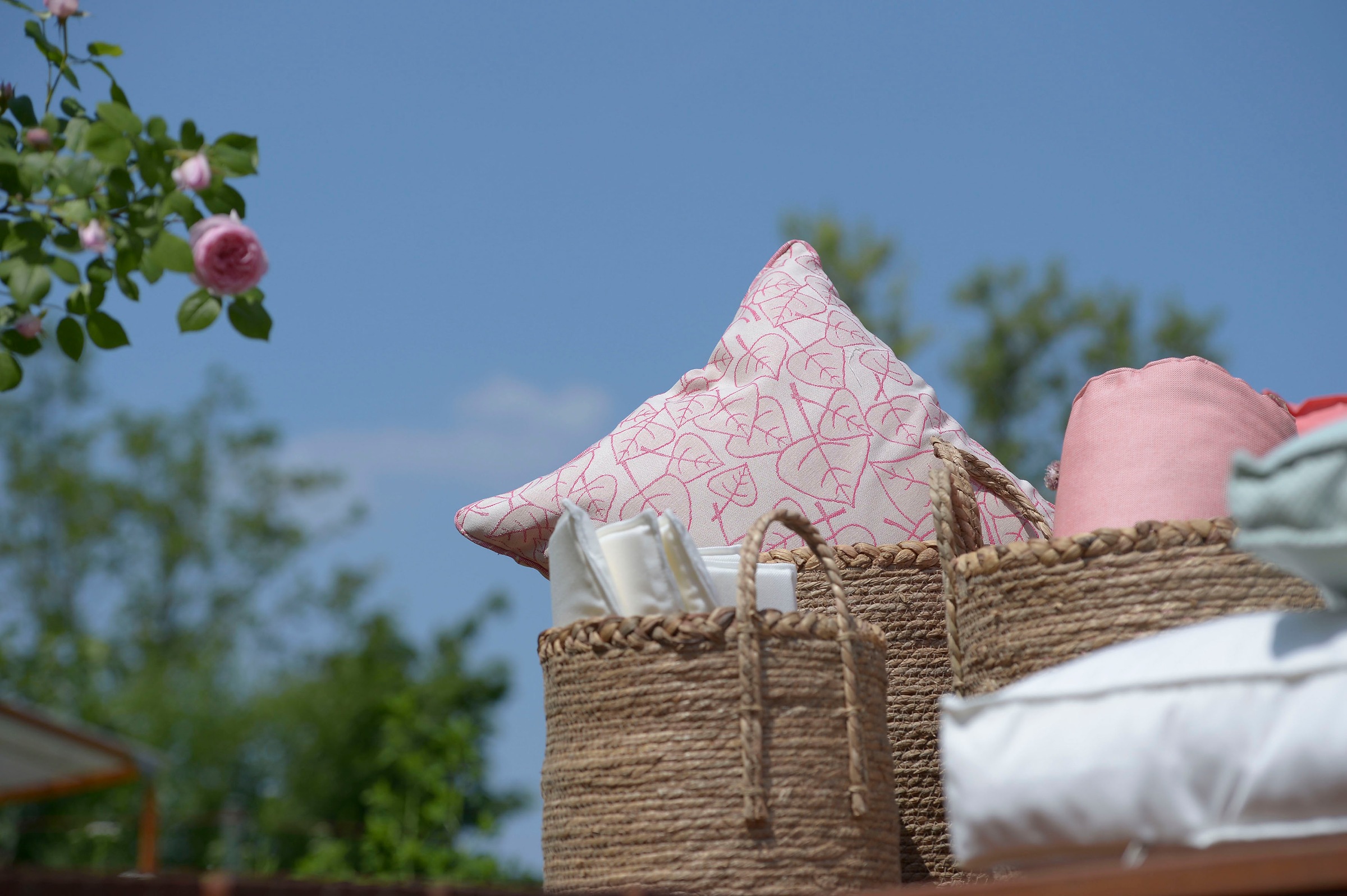 H.O.C.K. Dekokissen »Nala« mit Blattmotiv, Kissenhülle mit Füllung, 1 Stück