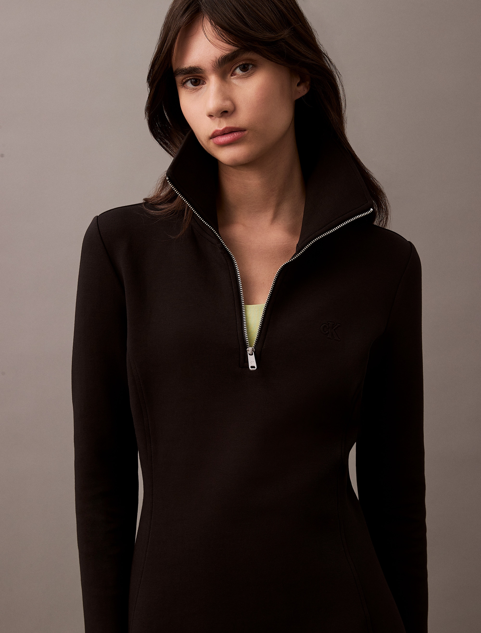Calvin Klein Jeans Jerseykleid Kragen mit Reissverschluss, eng anliegendes, ausgestelltes Design