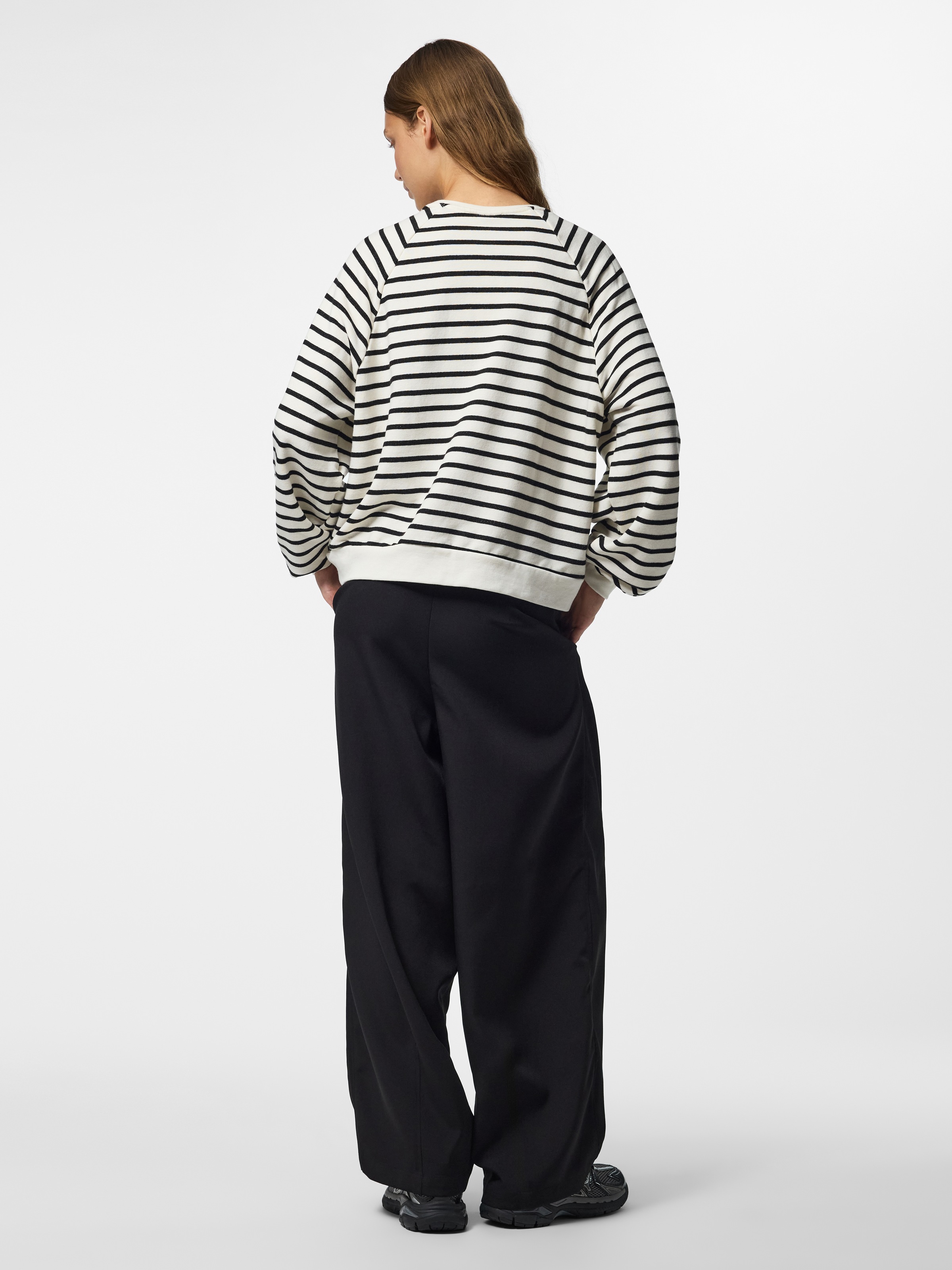 pieces Sweat-shirt »PCGRETA LS EMB UB SWEAT FC«, mélange coton, coupe régulière
