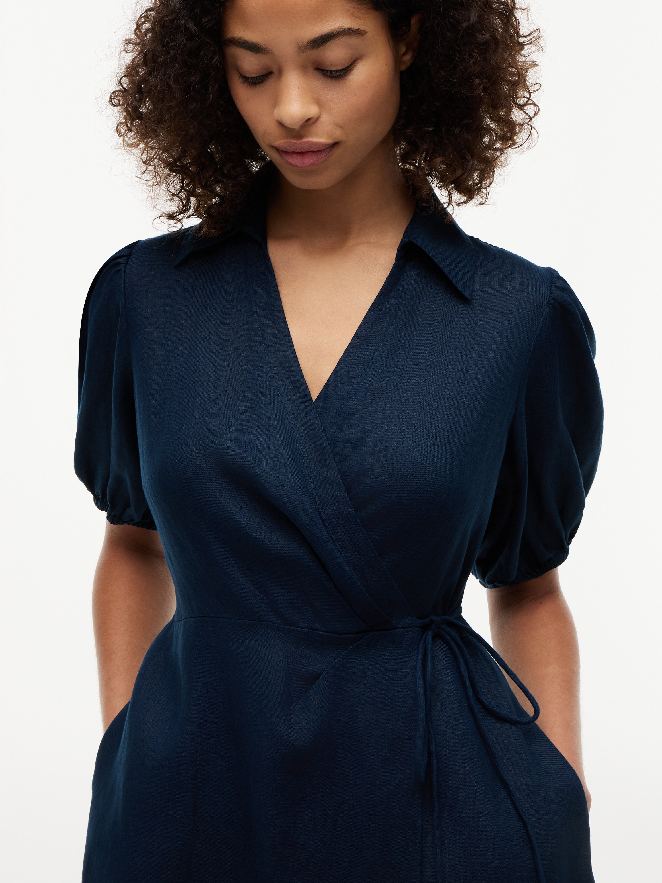 Tommy Hilfiger Robe portefeuille »SUMR LINEN WRAP LNG MIDI DRS« Leinen, Bindeband