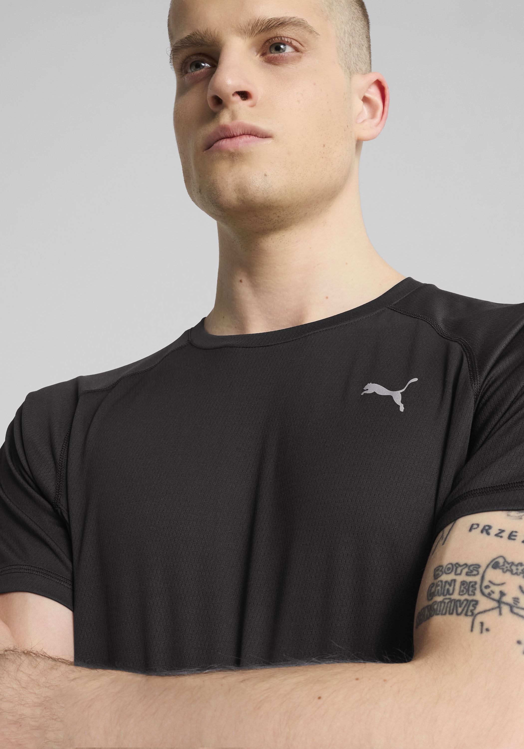 PUMA Laufshirt »M RUN VELOCITY TEE (POLY)« ergonomische Schnittführung, DryCELL Technologie, Flatlock-Nähte