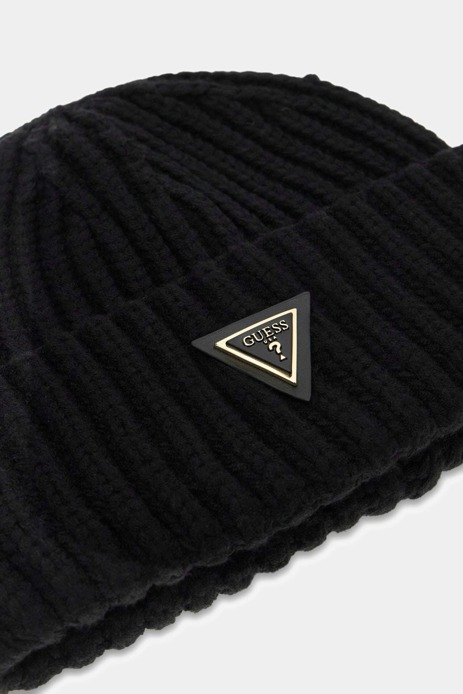 Guess Bonnet »NOELLE II KNITTED BEANIE« avec logo sur la couverture