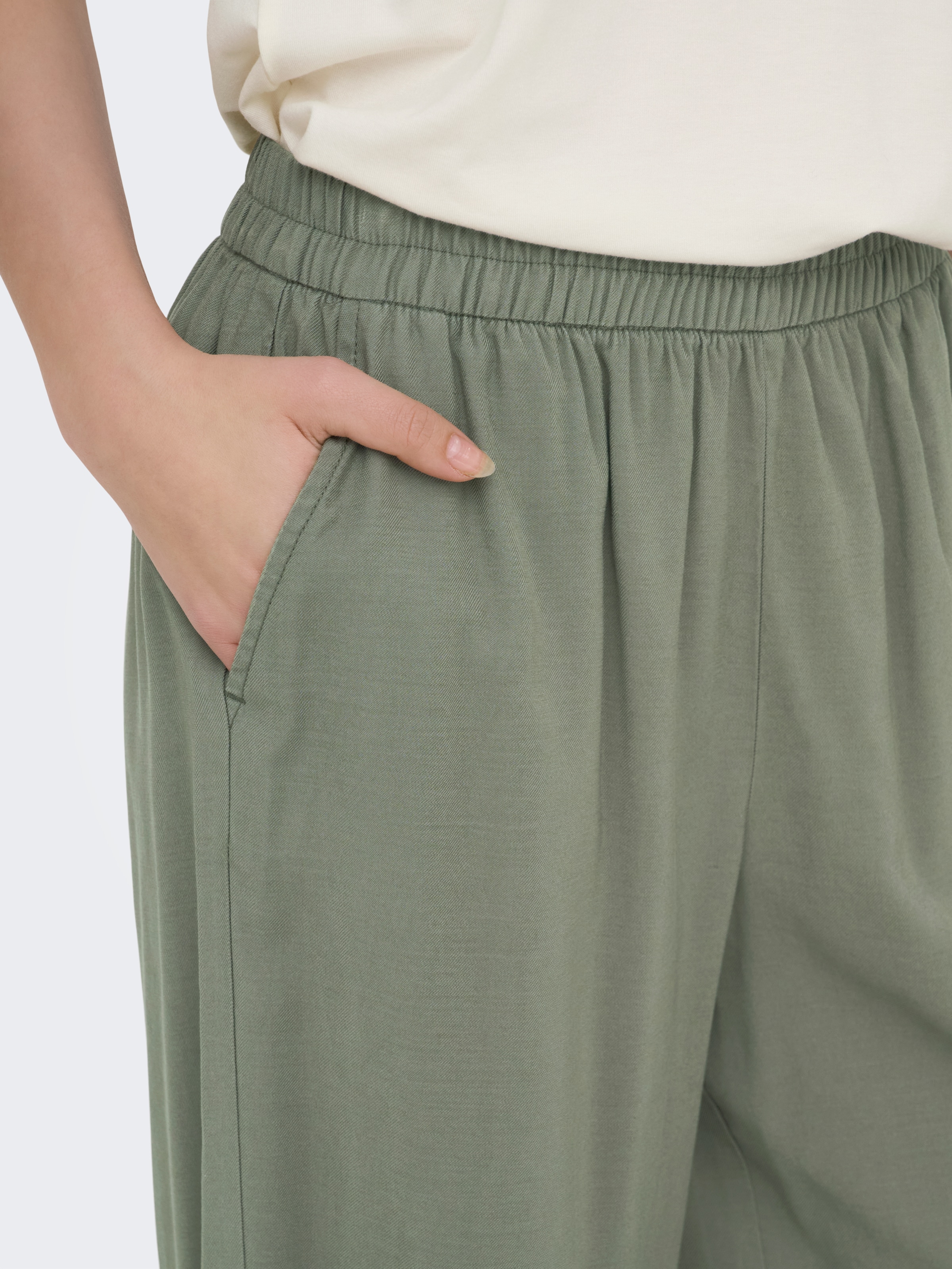 ONLY Pantalon à enfiler »ONLARIS LIFE HW PULL-UP PANT WVN NOOS«  mit bequemen Gummizug