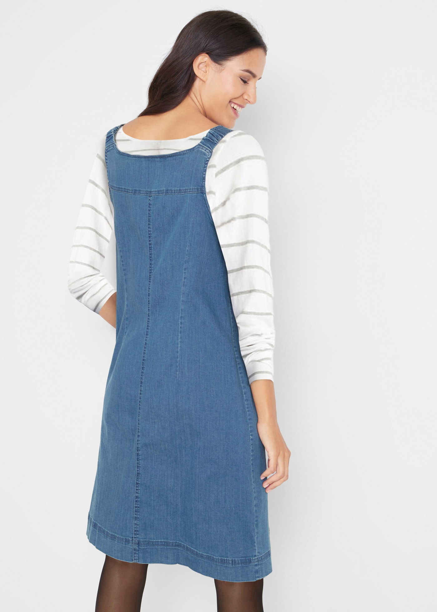 bonprix Jeanskleid aufgesetzte Taschen Latzkleid mit verstellbaren Trägern, aufgesetzte Taschen