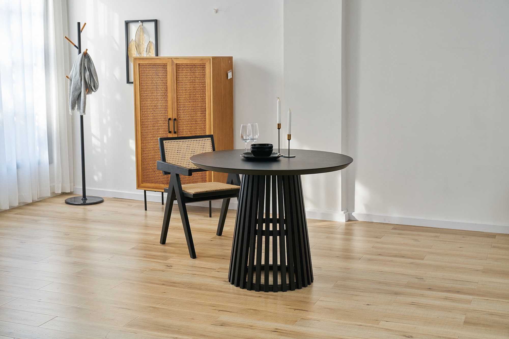 SIT Esstisch »Portland Ø 100 cm mit Säulengestell & Schweizer Kante« Säulenfuss schafft komfortable Beinfreiheit am Esstisch