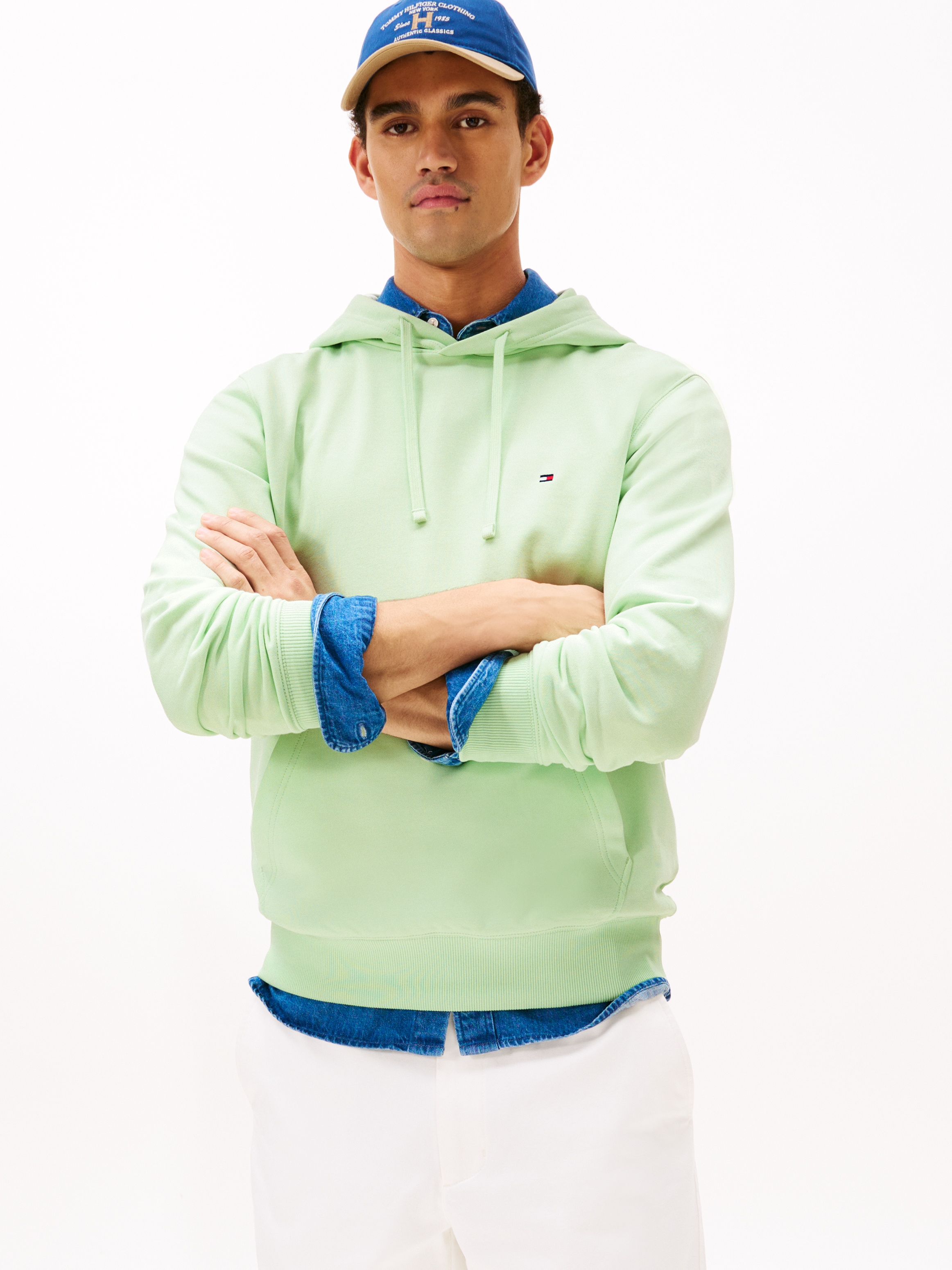 Tommy Hilfiger Hoodie »ESSENTIAL TERRY«, avec cordon de serrage et broderie drapeau
