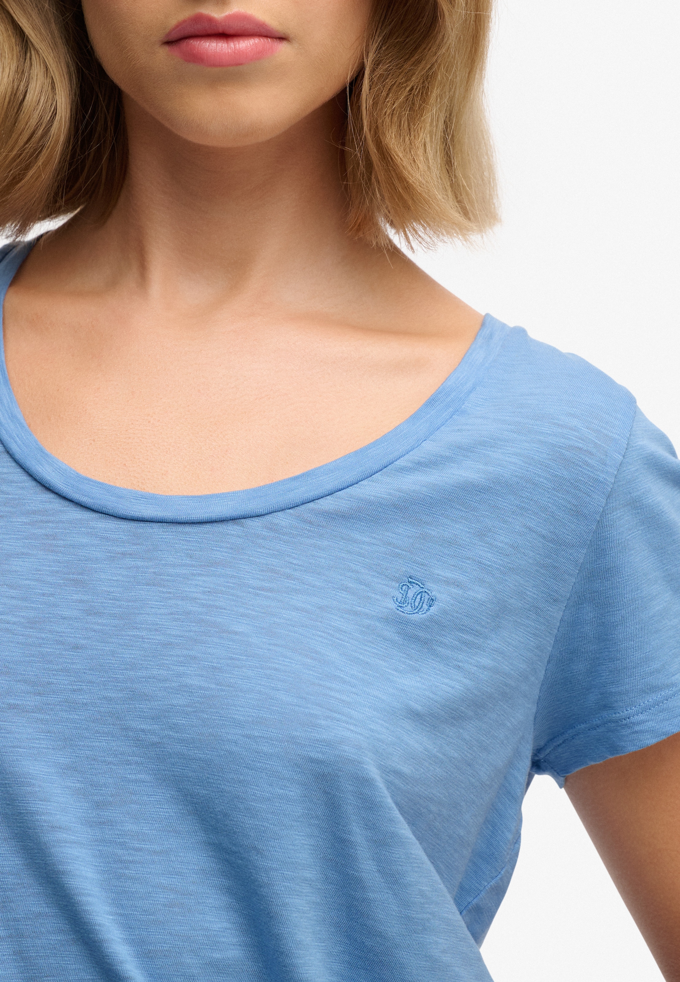 Superdry T-Shirt »STUDIOS SCOOP NECK TEE« Baumwollmischung, regular fit