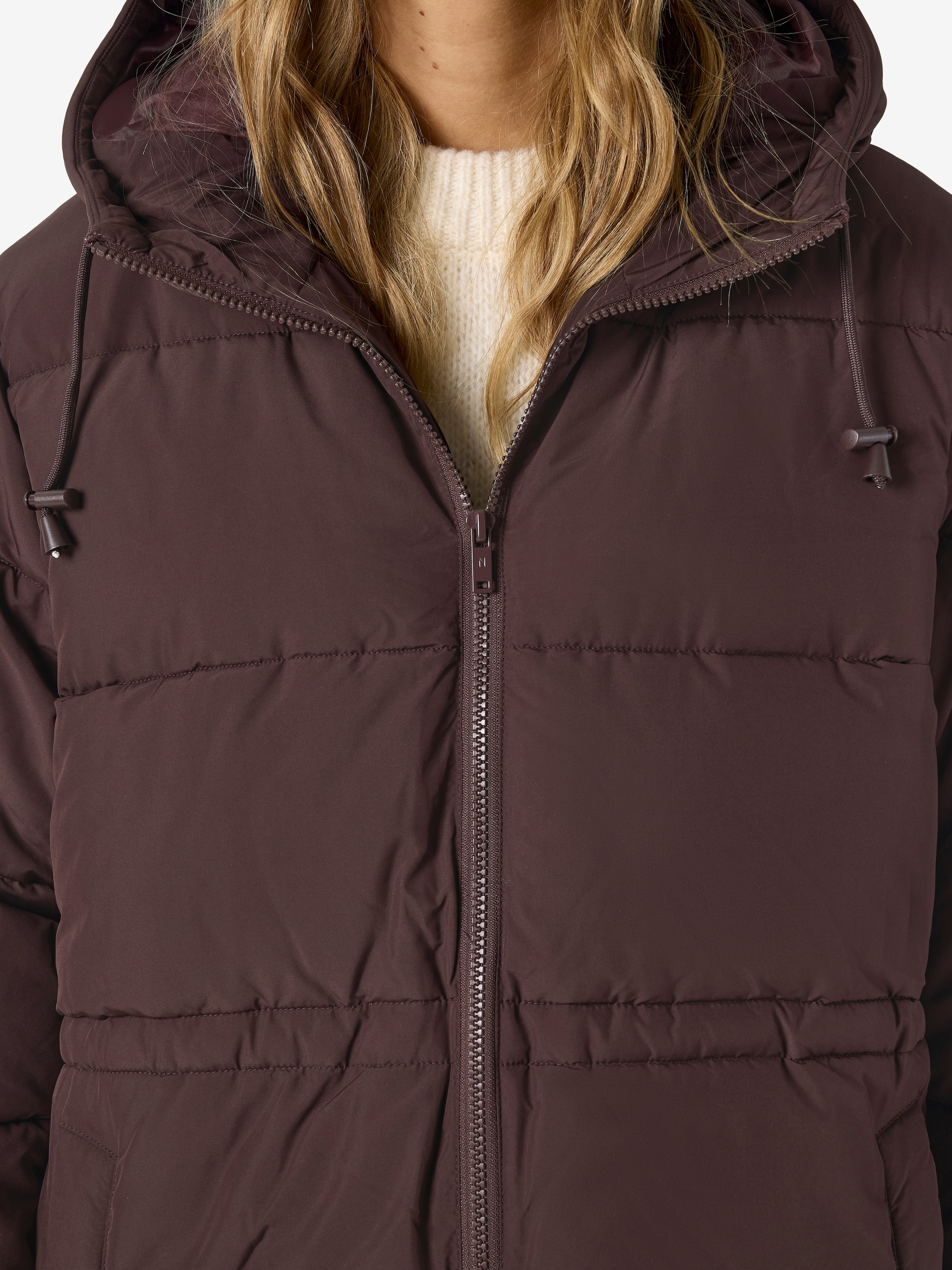 Noisy may Veste matelassée »NMROSY WAISTED PUFFER JACKET NOOS« avec capuche fibre synthétique
