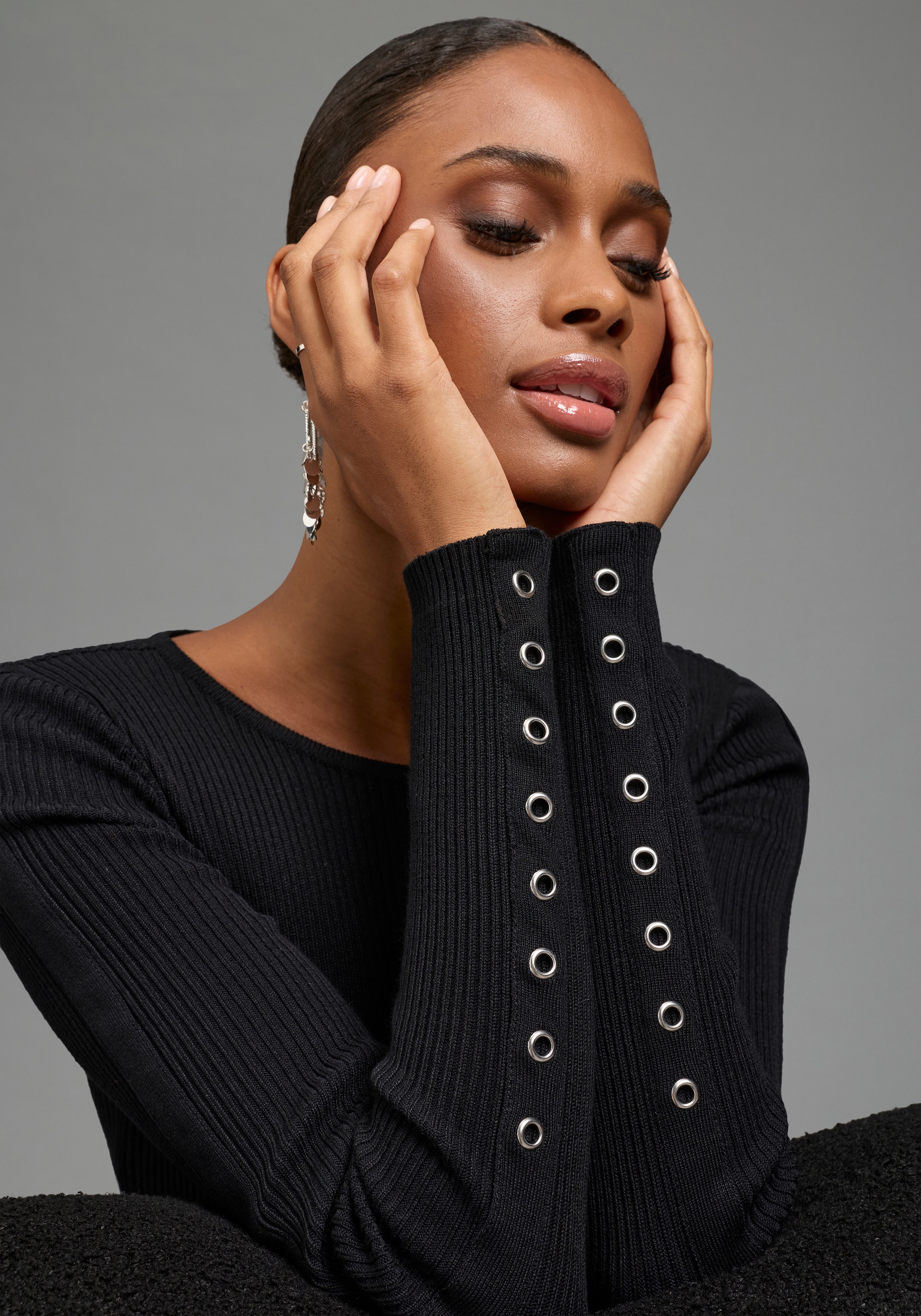 Bruno Banani Strickkleid »mit Ärmeldetail« Ohne Taschen und ausgestelltem Saum, U-Boot-Ausschnitt