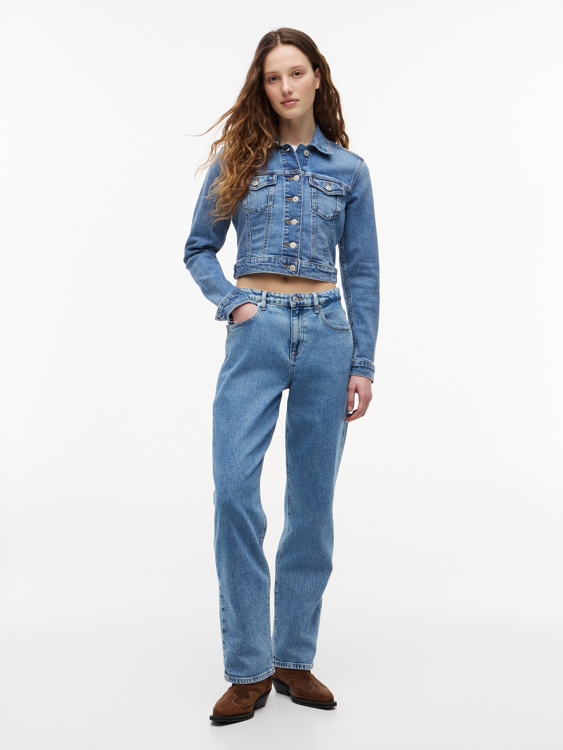 Tommy Jeans Veste en jean »NEW SLIM TRUCKER JACKET CJ8138« mélange coton, coupe slim, poches poitrine