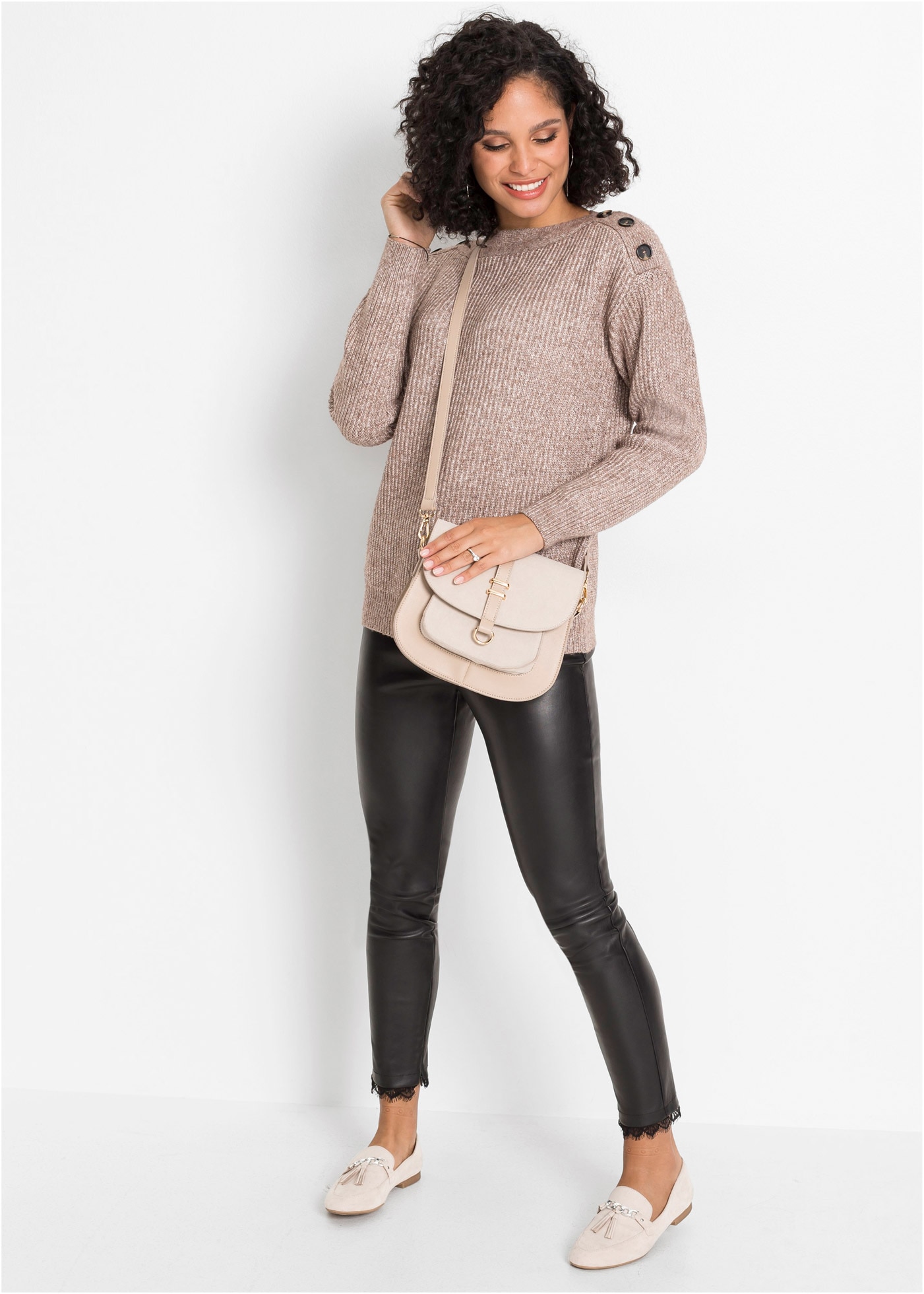 bonprix Strickpullover »Pullover mit Knöpfen« aus Polyester, mit Knopfverzierung, Oversize-Passform