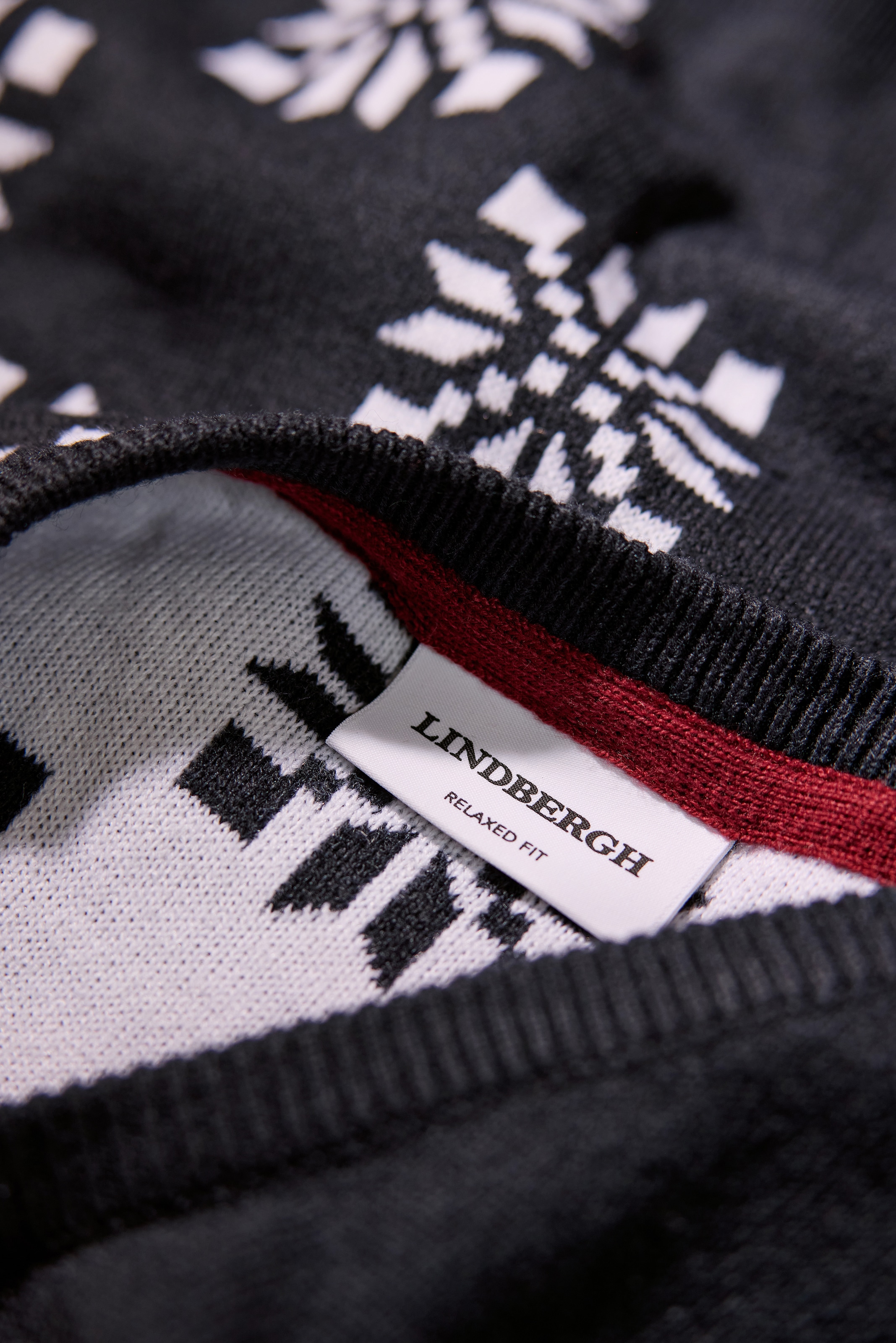 LINDBERGH Pullunder mit weihnachtlichem Intarsien Muster