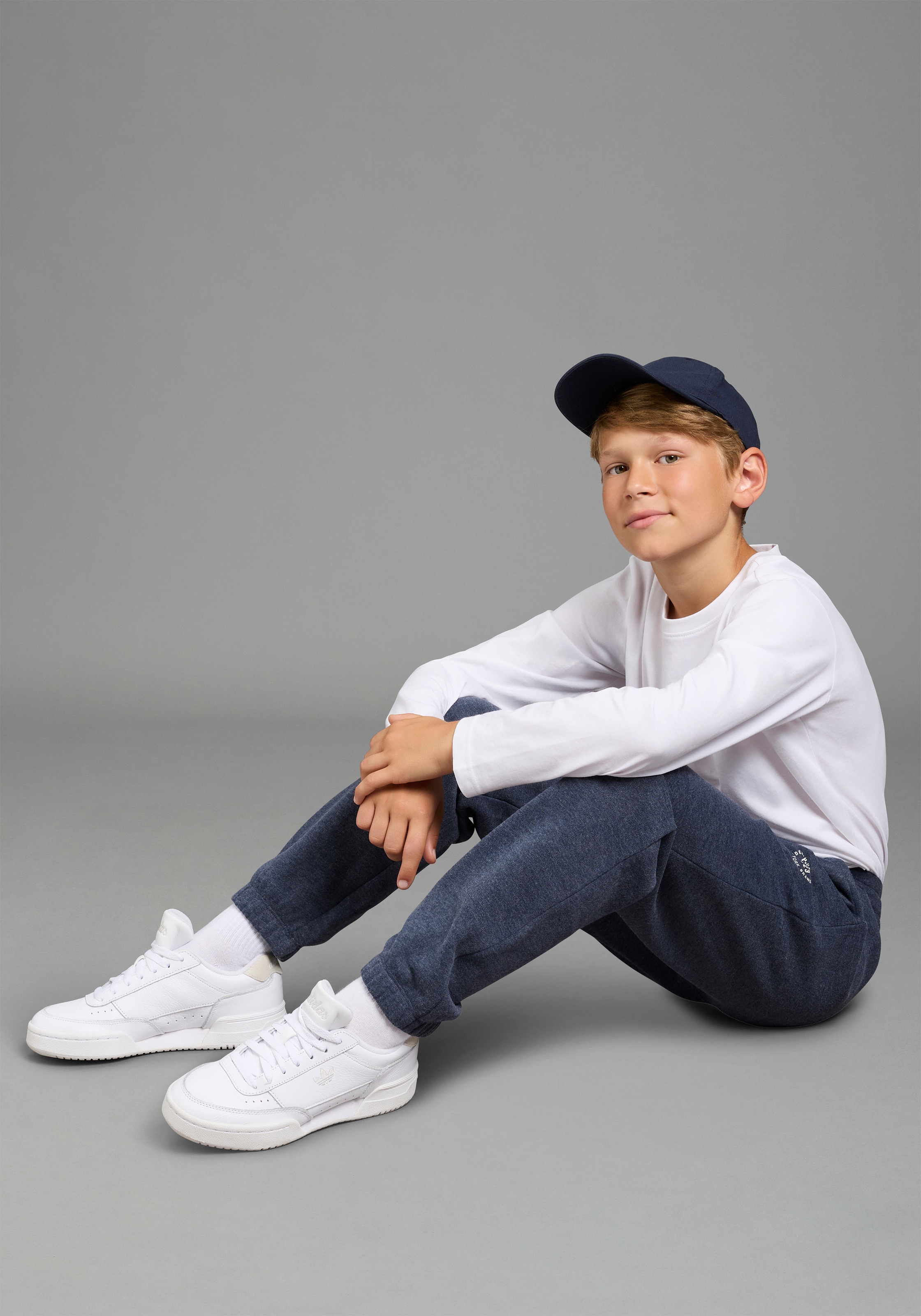 H.I.S Sweathose »Basic Sweatshose, Jogginghose für Jungen«  Für TEENS. Sweathose mit kleinem Badge