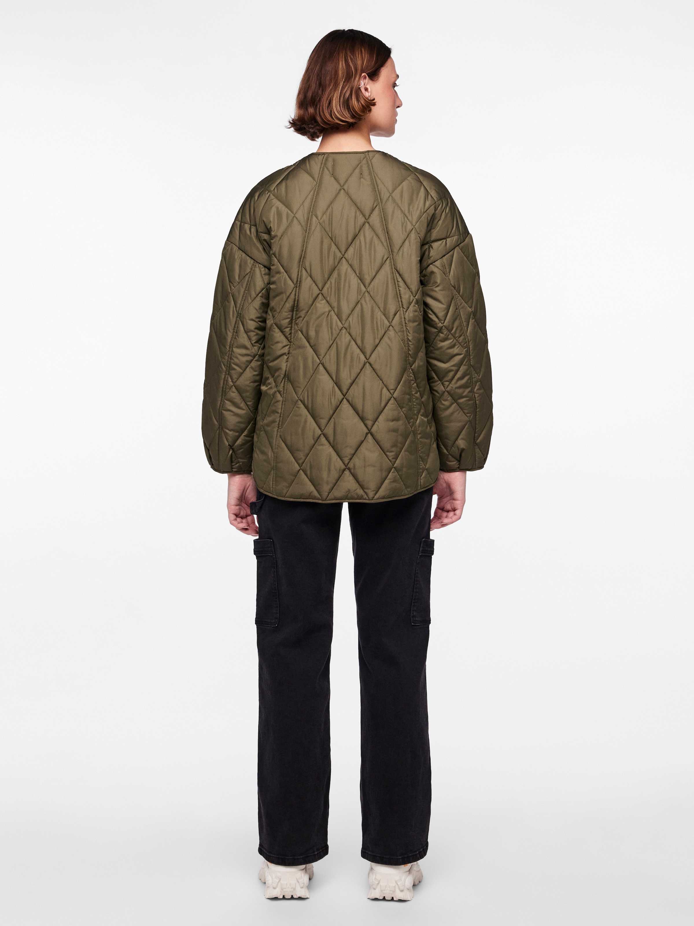 pieces Steppjacke »PCSTELLA QUILTED JACKET NOOS BC« Kunstfaser