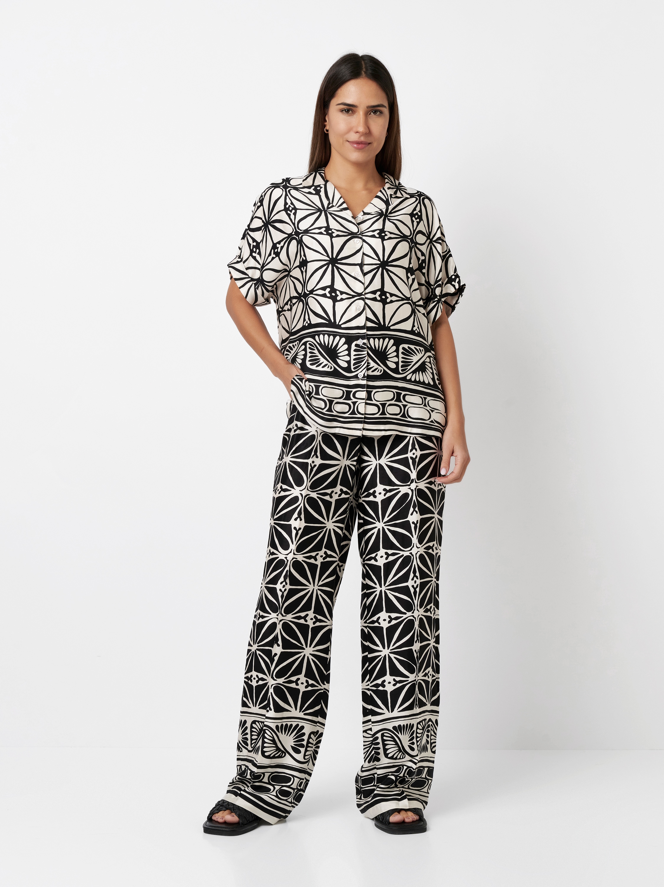 TONI Kurzarmbluse »Bex« mit graphischem Allover-Print