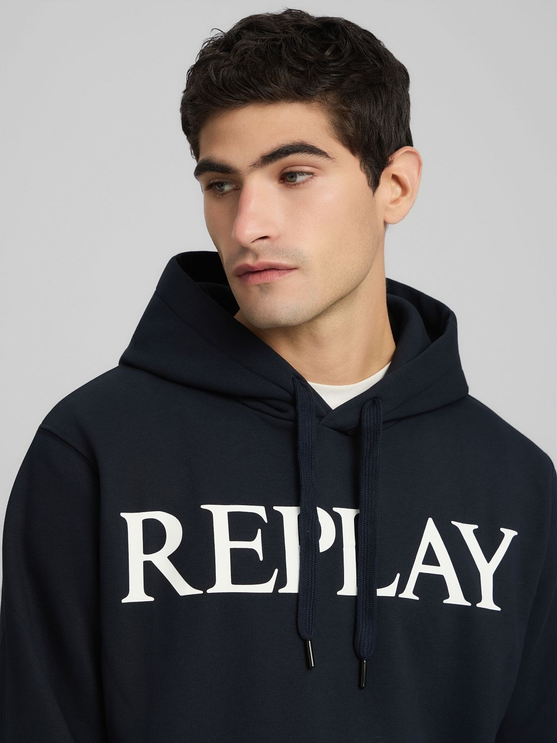 Replay , mit grossem Markenprint vorn
