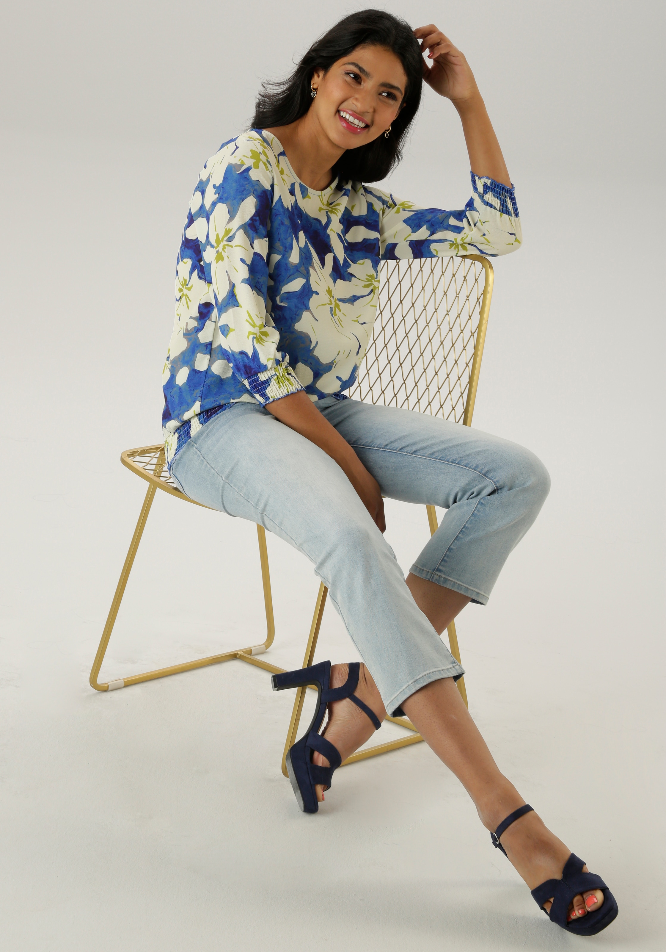 Aniston SELECTED Schlupfbluse mit Smokbündchen und allover Blumenmuster