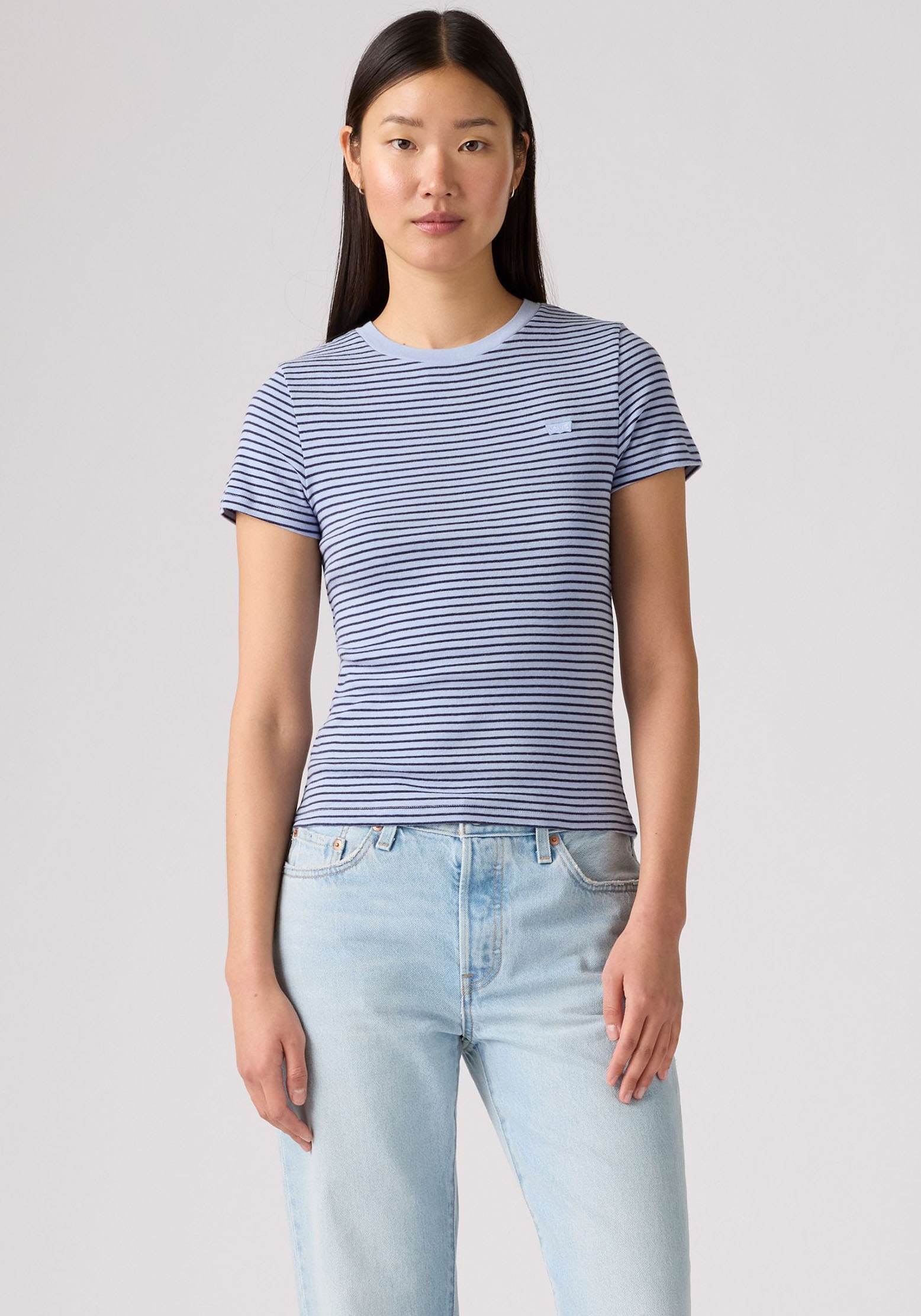 Levi's® T-Shirt »ESSENTIAL HM SS TEE«, Taillierter Schnitt
