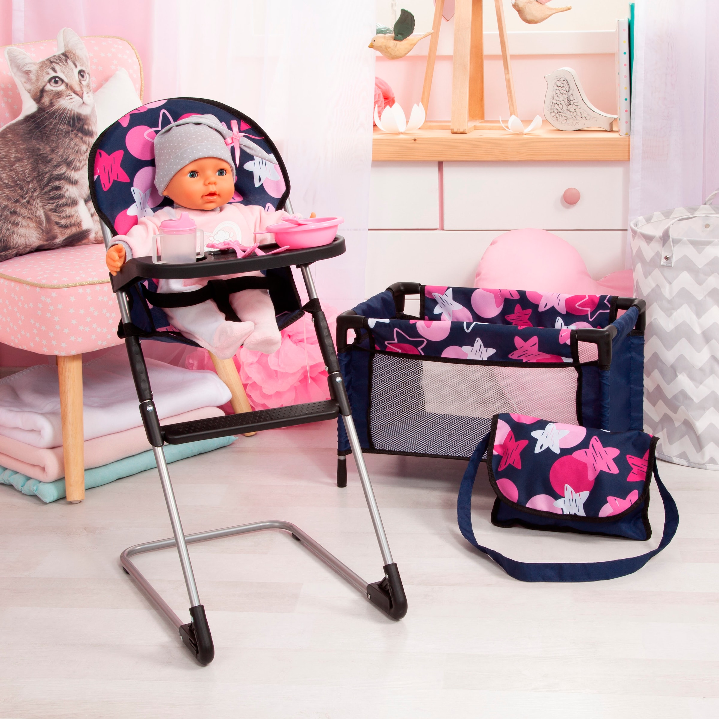 Bayer Meubles de poupées »Puppen-Reisebett« mit Hochstuhl, Spielbogen und Zubehör für die Puppenpflege