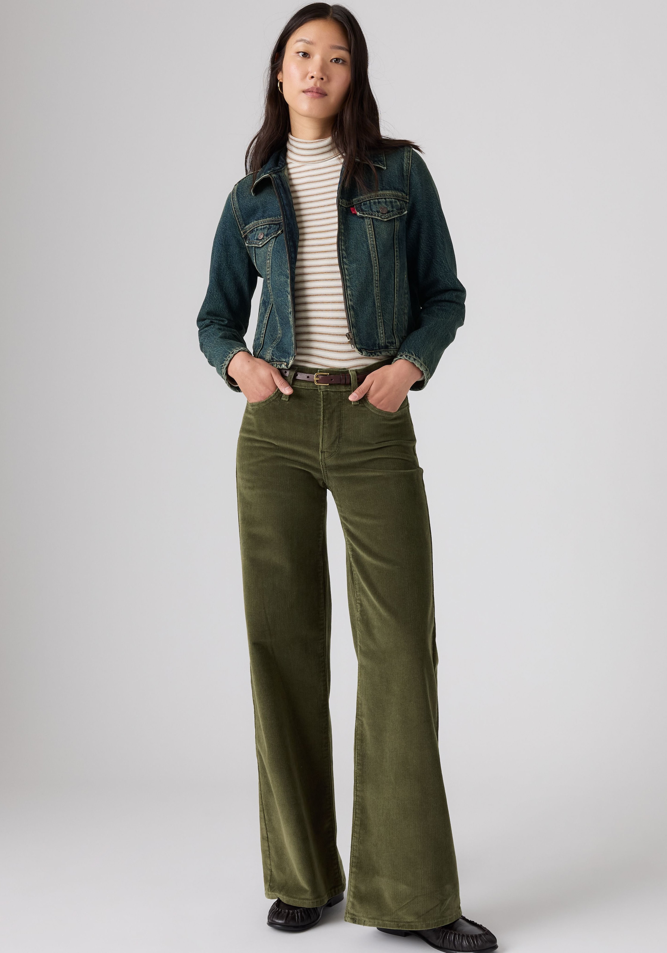 Levi's® Pantalon en velours côtelé »318 SHAPING WIDE LEG«  avec jambe large - coupe wide leg