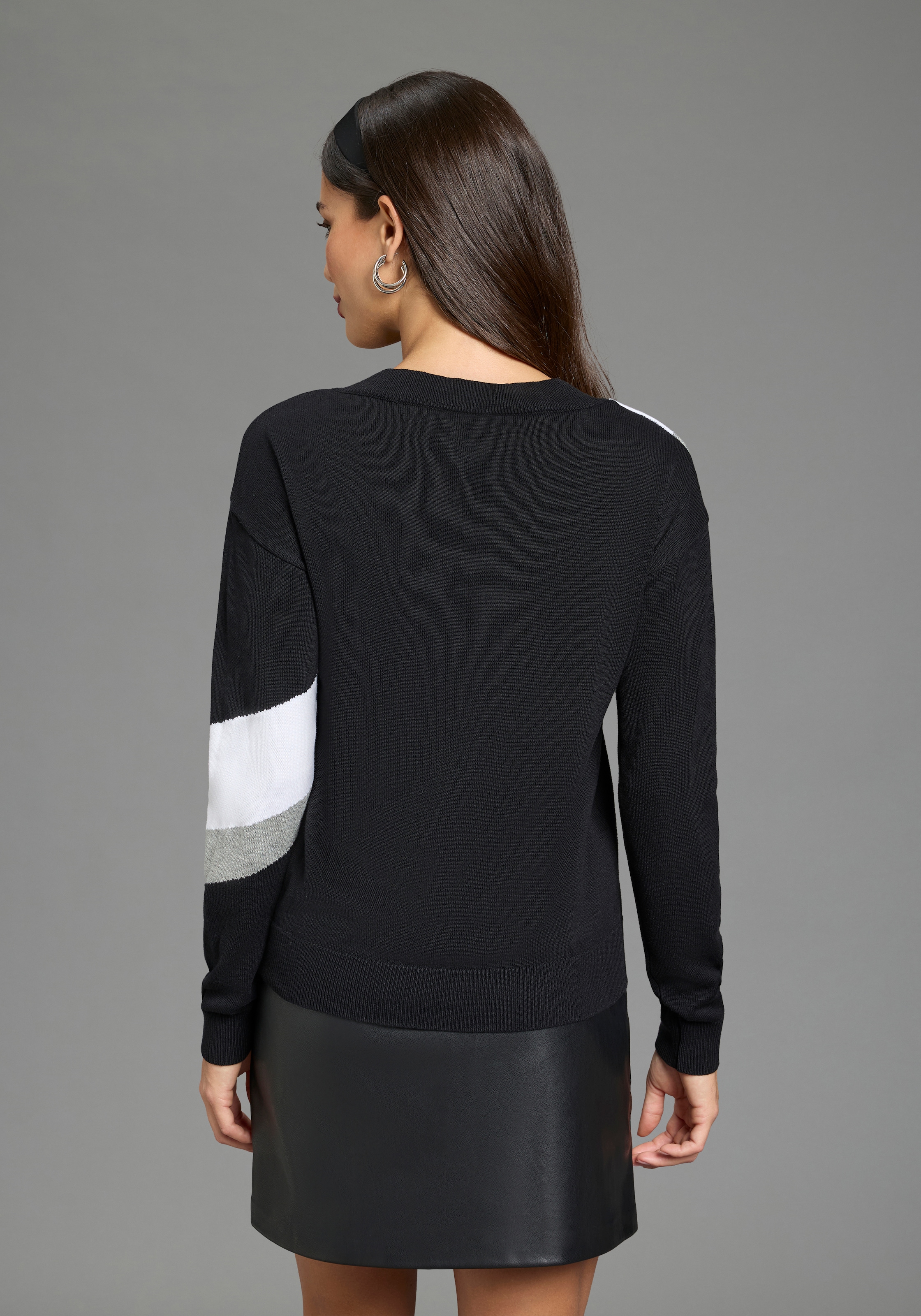 H.I.S Pull en tricot aspect rayé avec encolure ronde