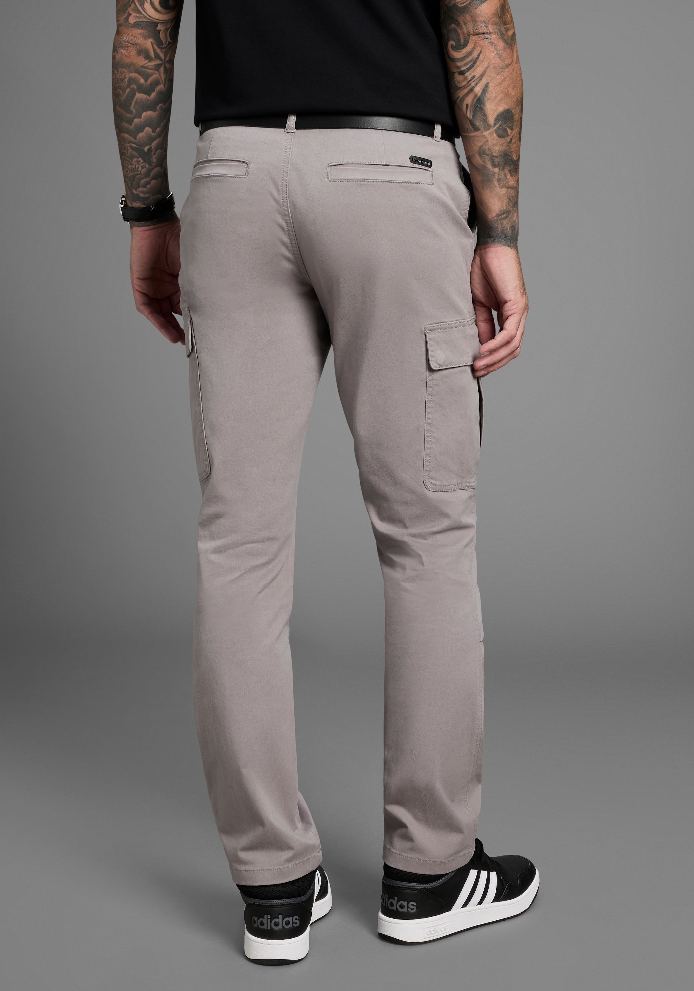Bruno Banani Cargohose  moderne Passform, eng anliegende Cargotaschen